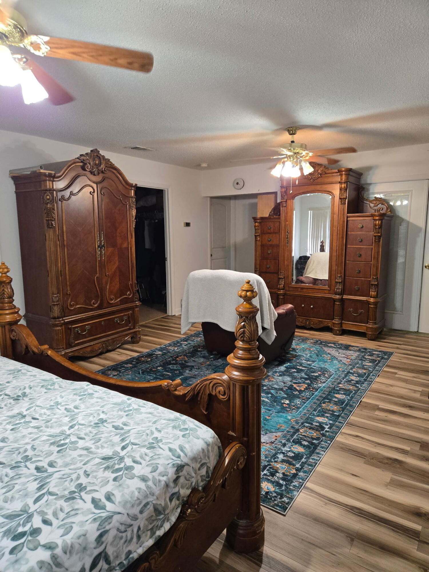 COM SW COR LOT 18 BLK B OF UNIT 2 1ST ADD KENNEDY - Residential