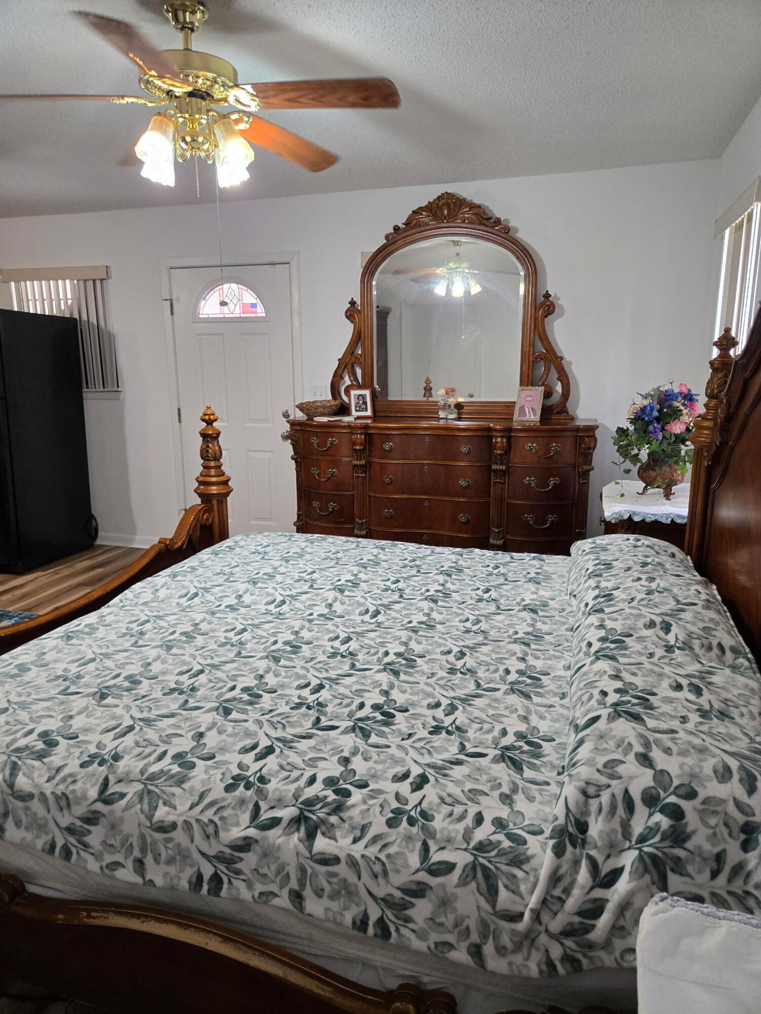 COM SW COR LOT 18 BLK B OF UNIT 2 1ST ADD KENNEDY - Residential