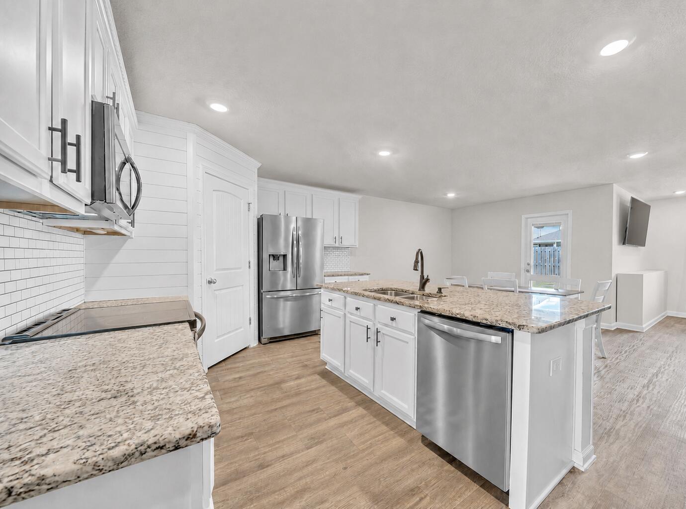 Redstone Commons - Residential Lease