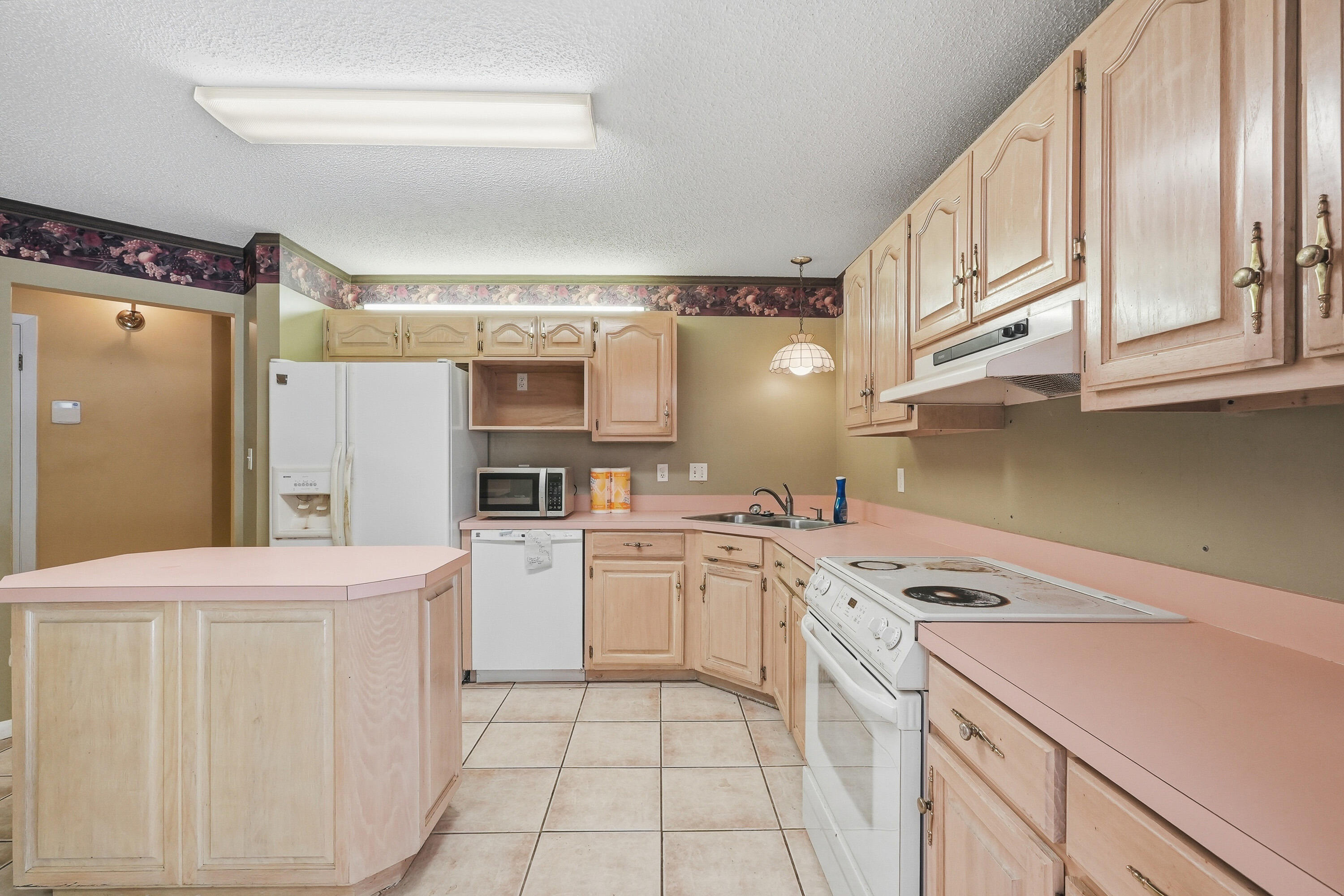 MARY ESTHER MANOR - Residential