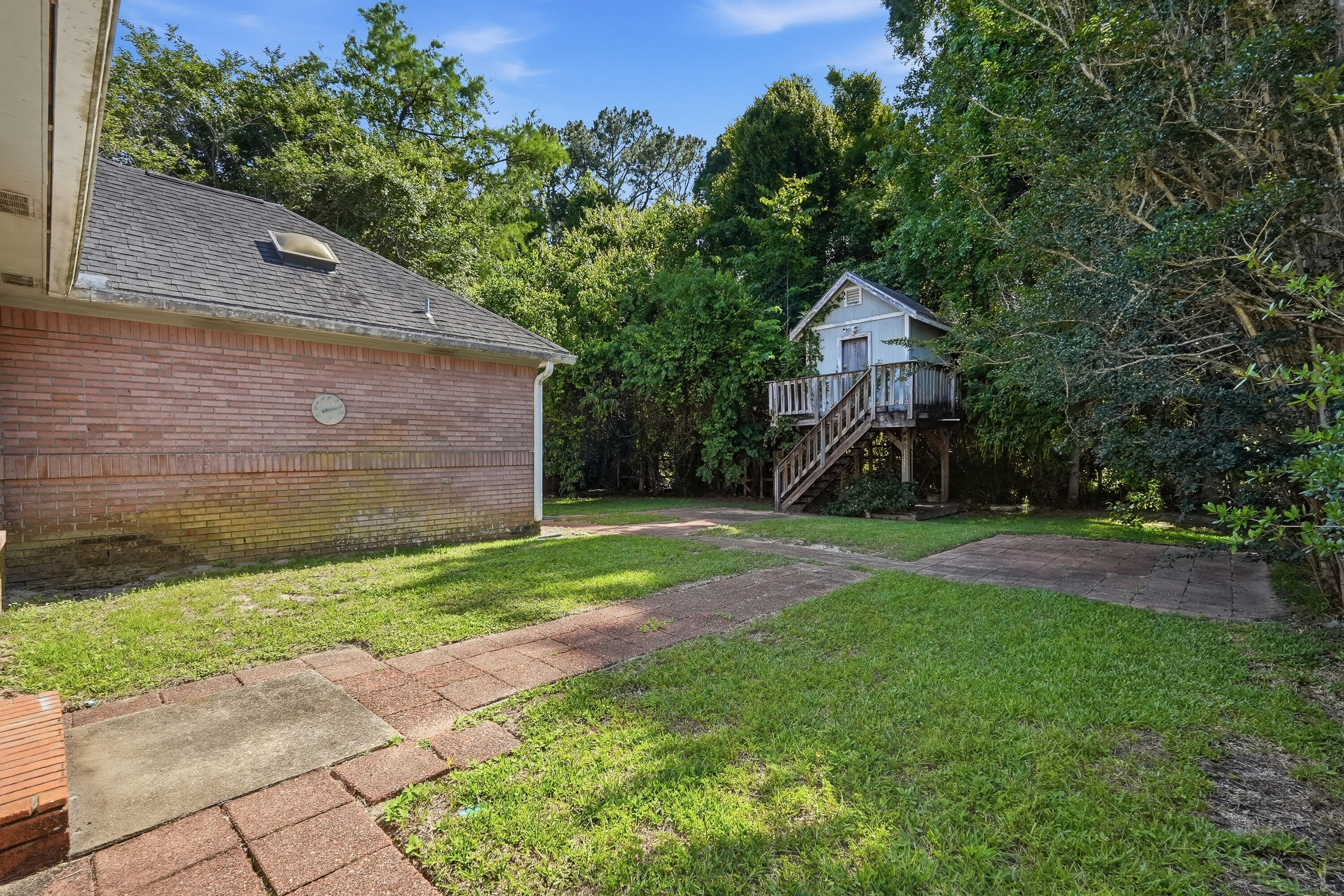 MARY ESTHER MANOR - Residential