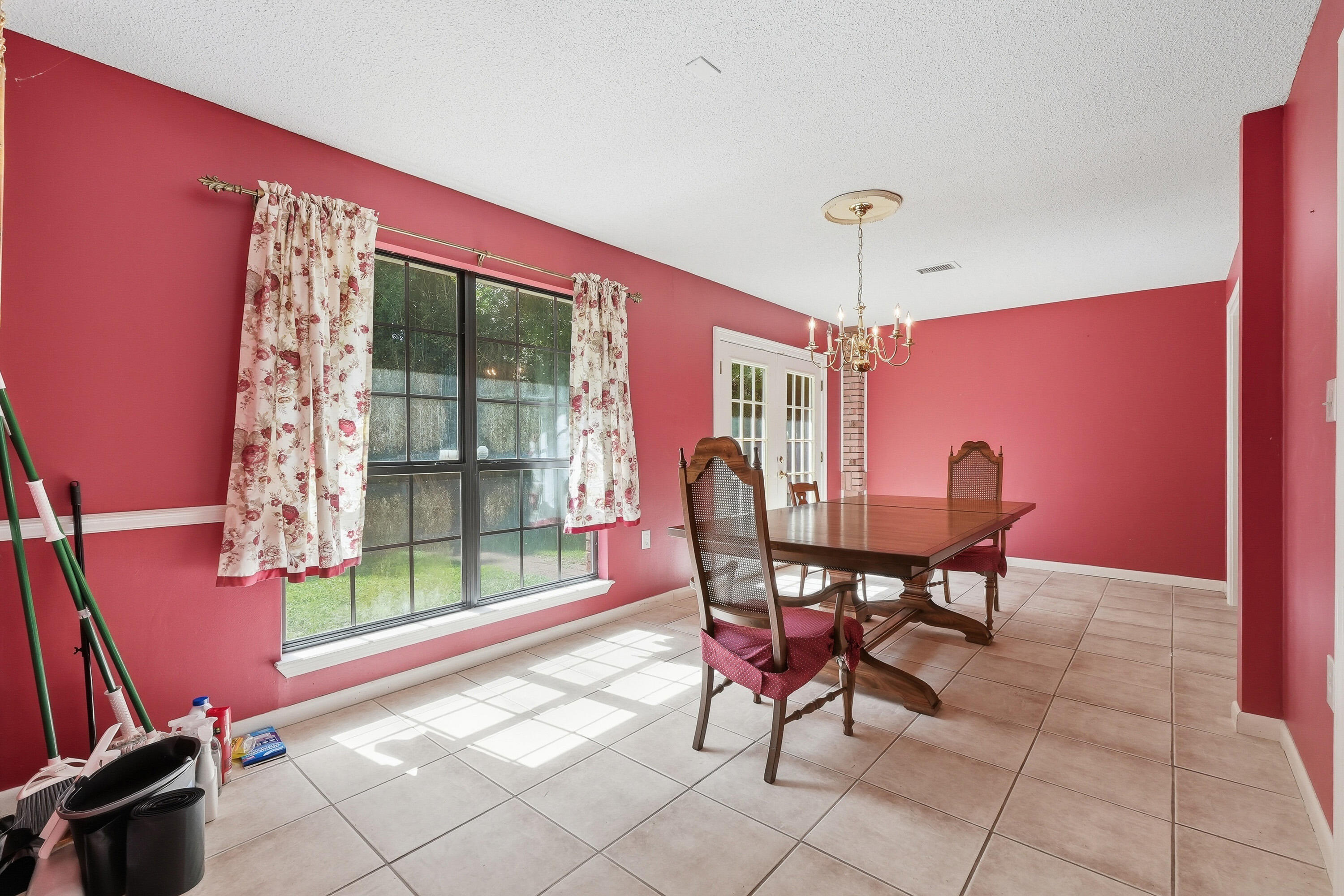 MARY ESTHER MANOR - Residential