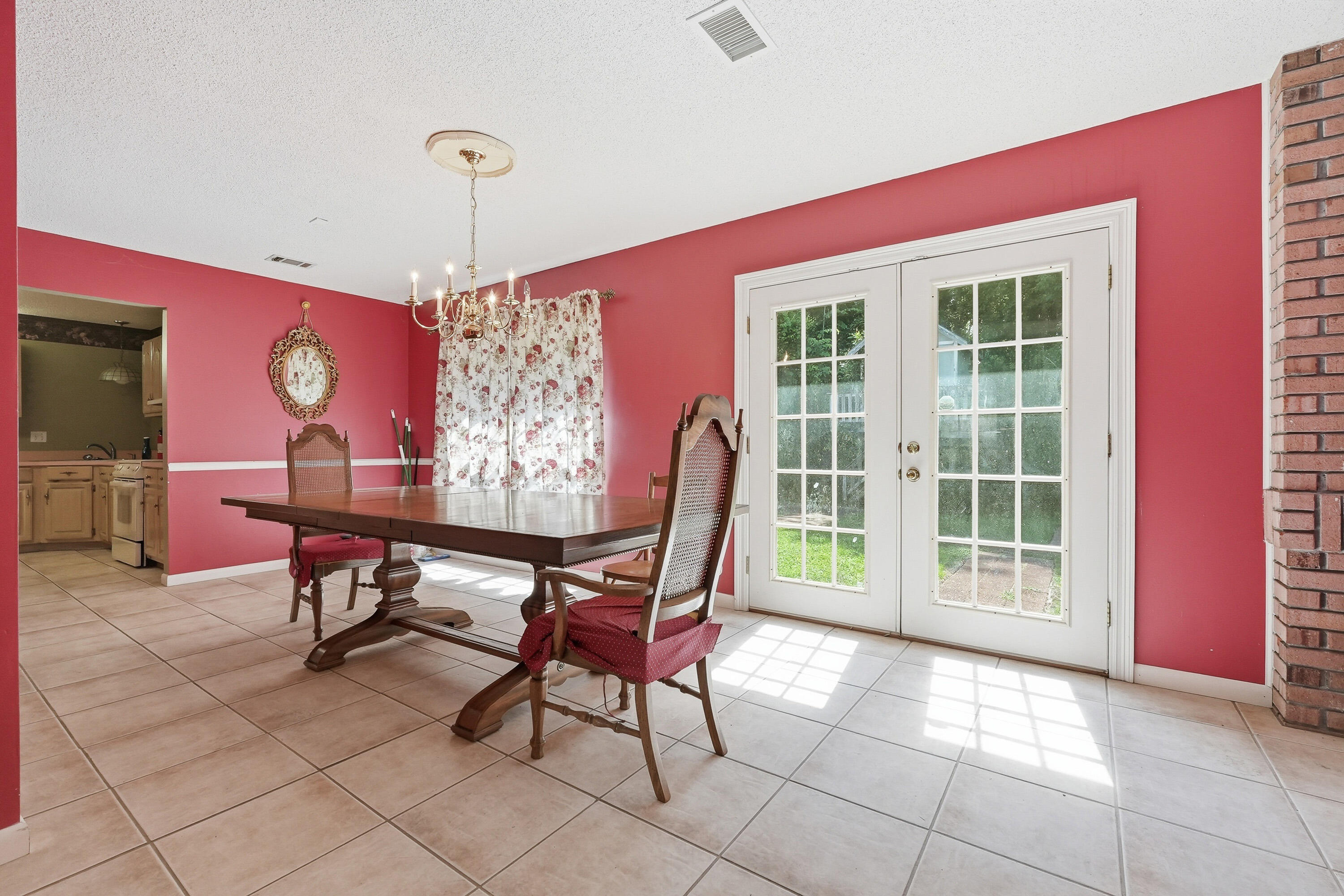 MARY ESTHER MANOR - Residential