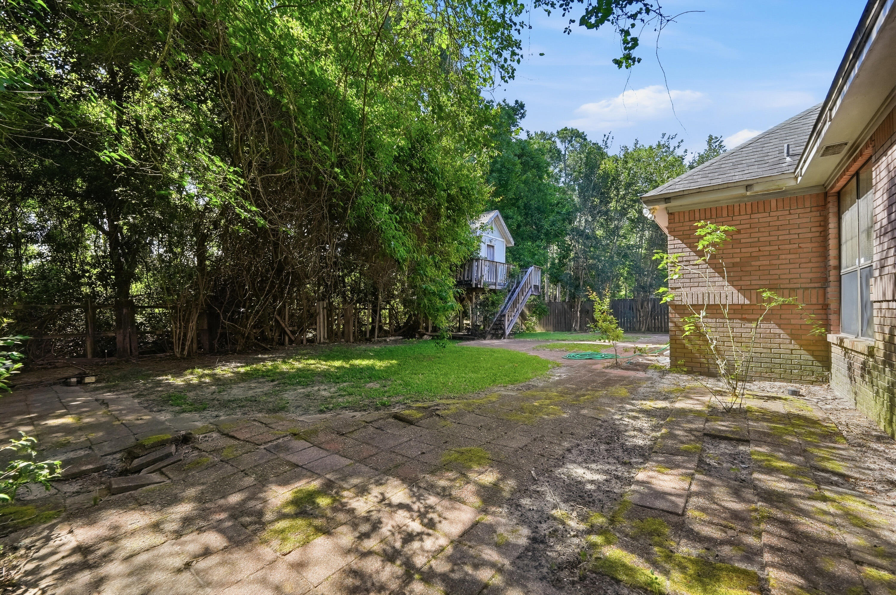 MARY ESTHER MANOR - Residential