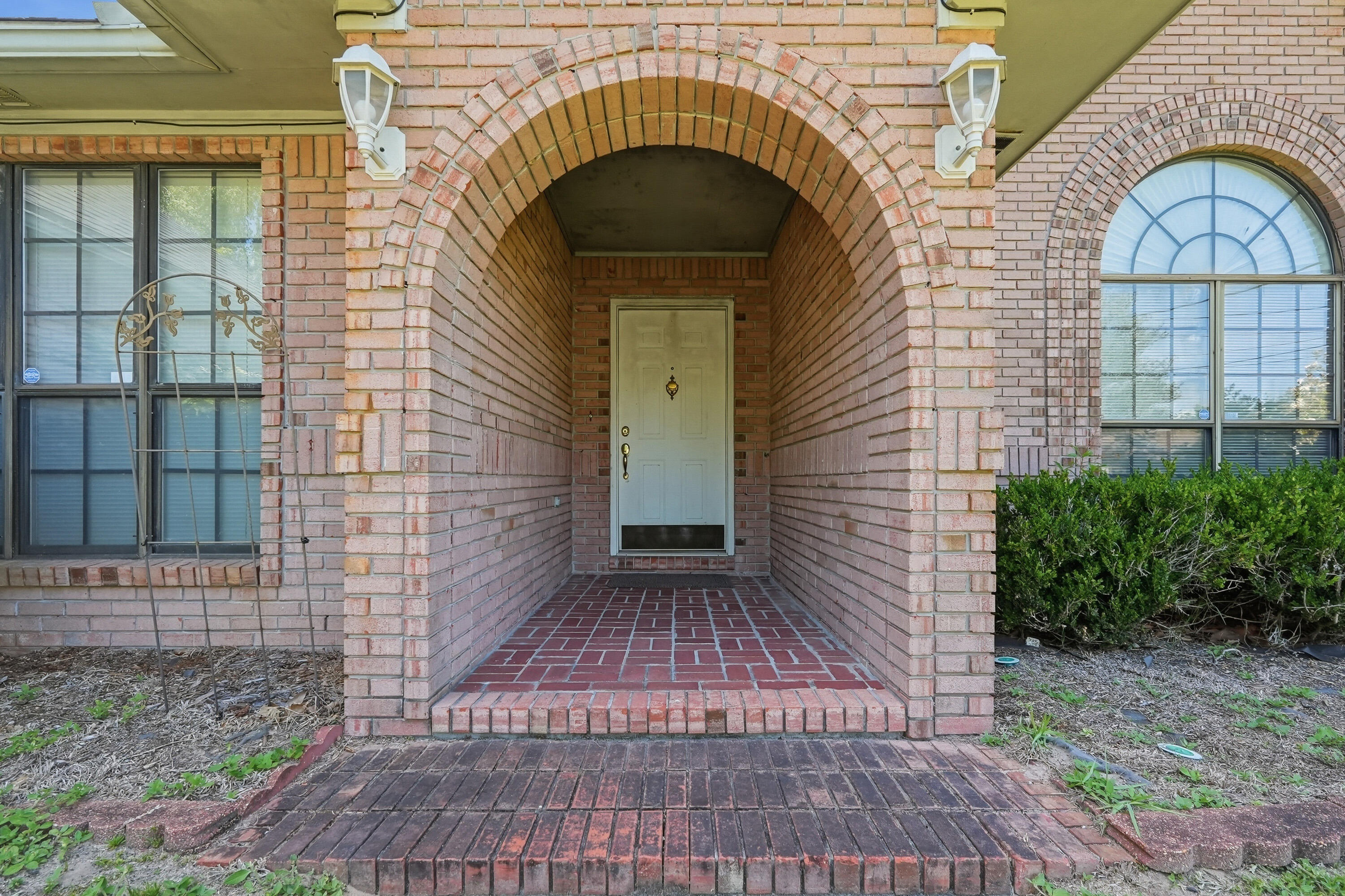 MARY ESTHER MANOR - Residential