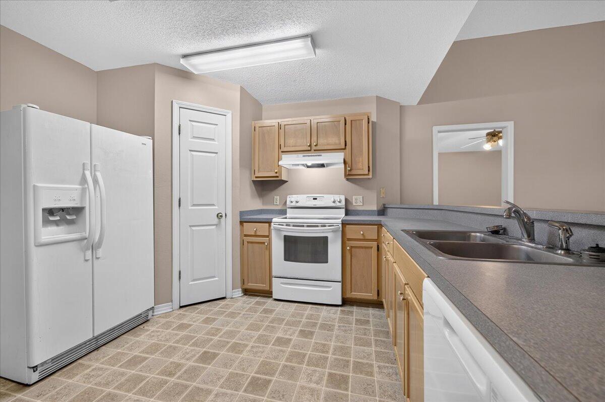 ANTIOCH ESTATES S/D LOT 16 BLK A - Residential