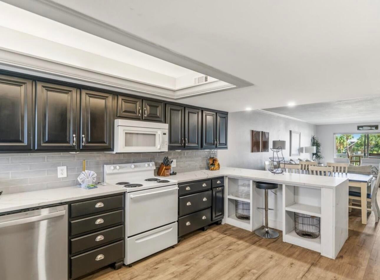 EL MATADOR CONDO - Residential