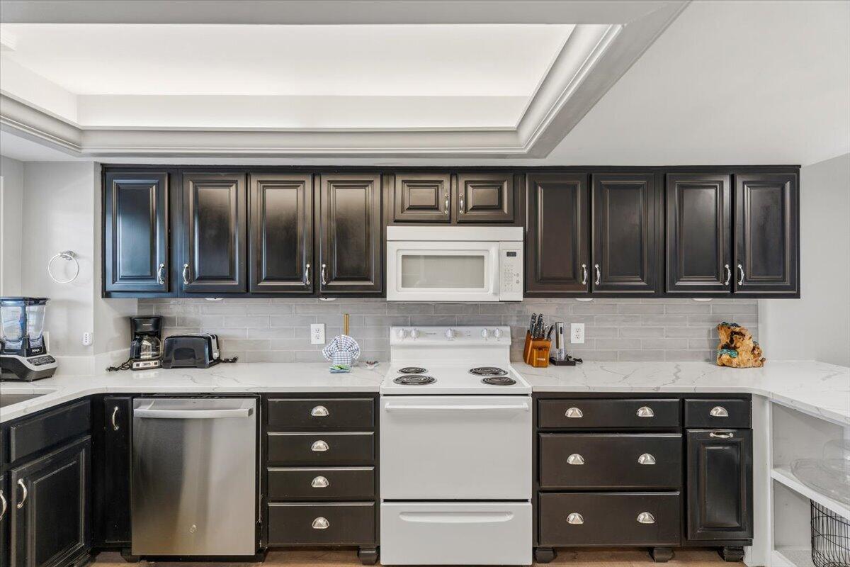 EL MATADOR CONDO - Residential