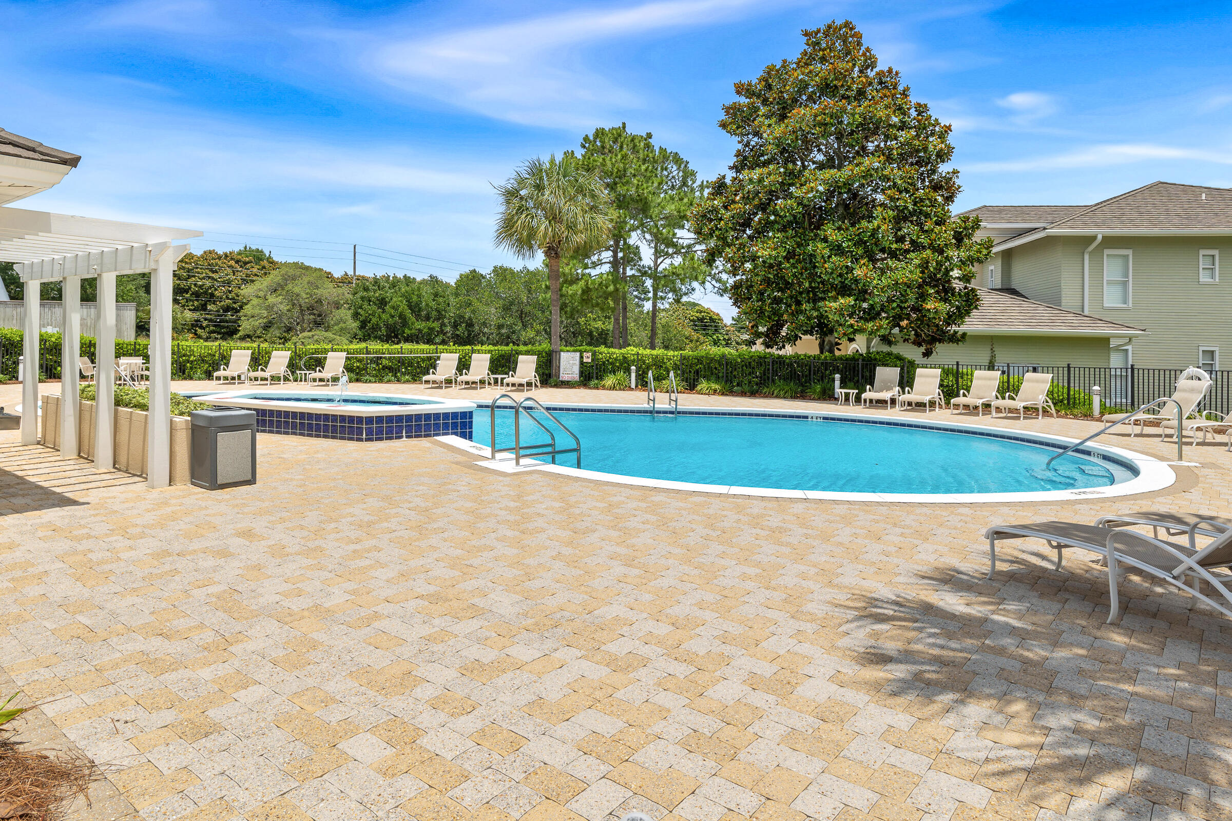 PINE RIDGE VILLAS - Residential