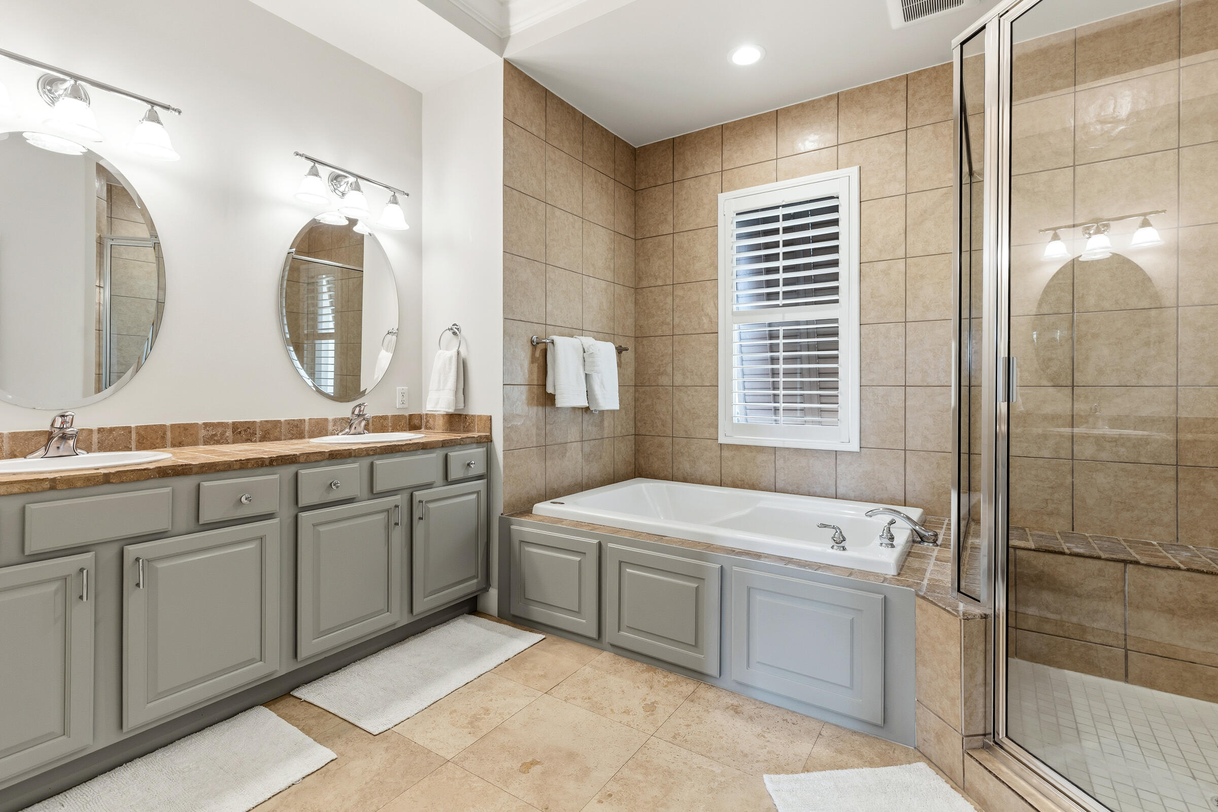 PINE RIDGE VILLAS - Residential