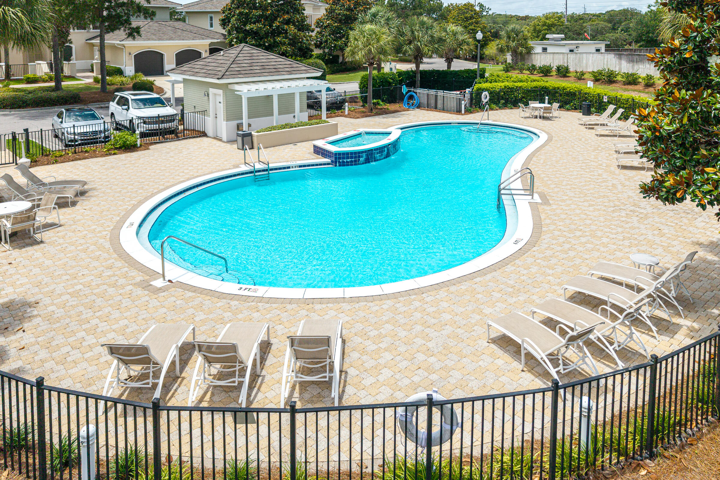 PINE RIDGE VILLAS - Residential