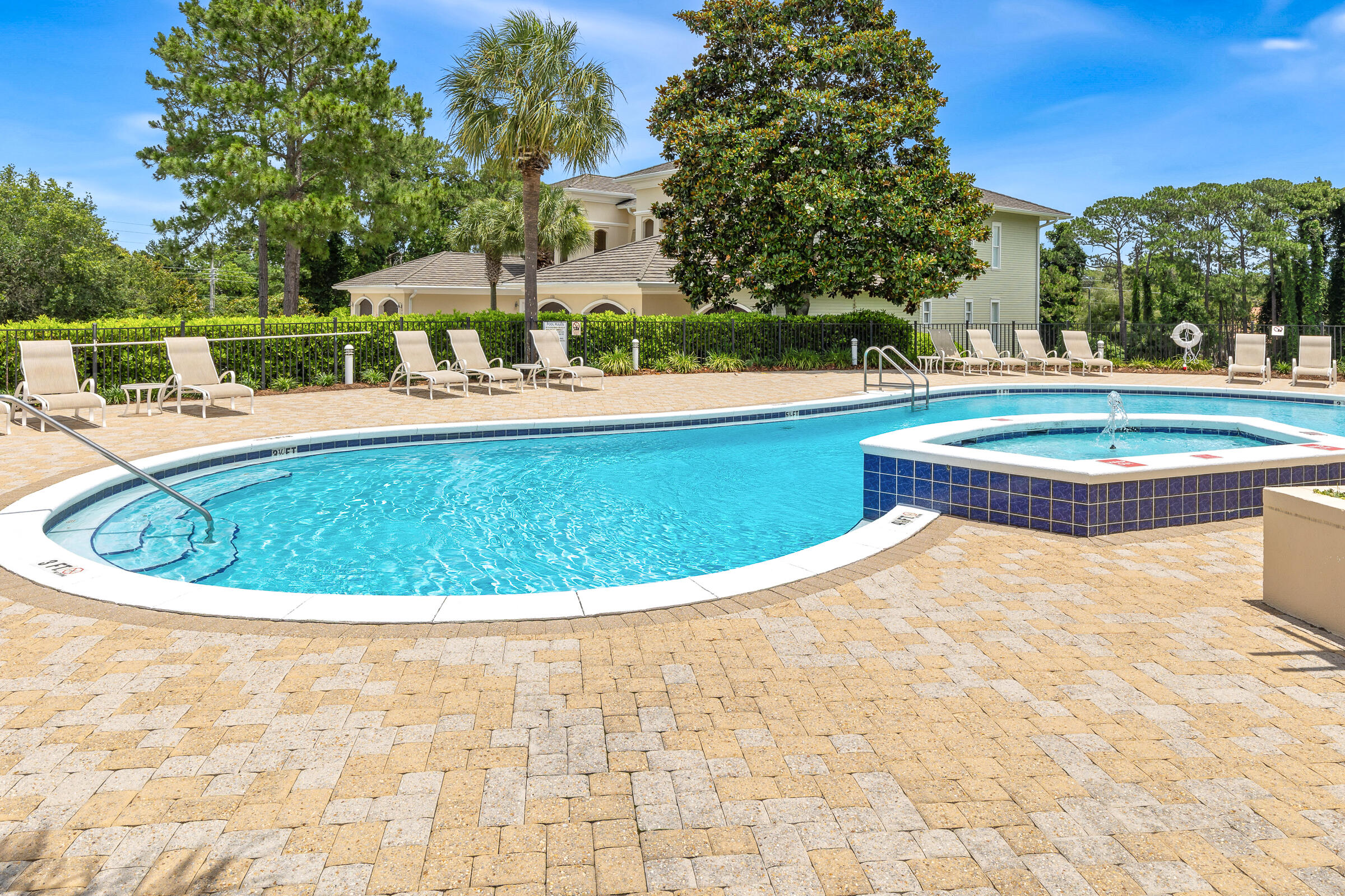 PINE RIDGE VILLAS - Residential