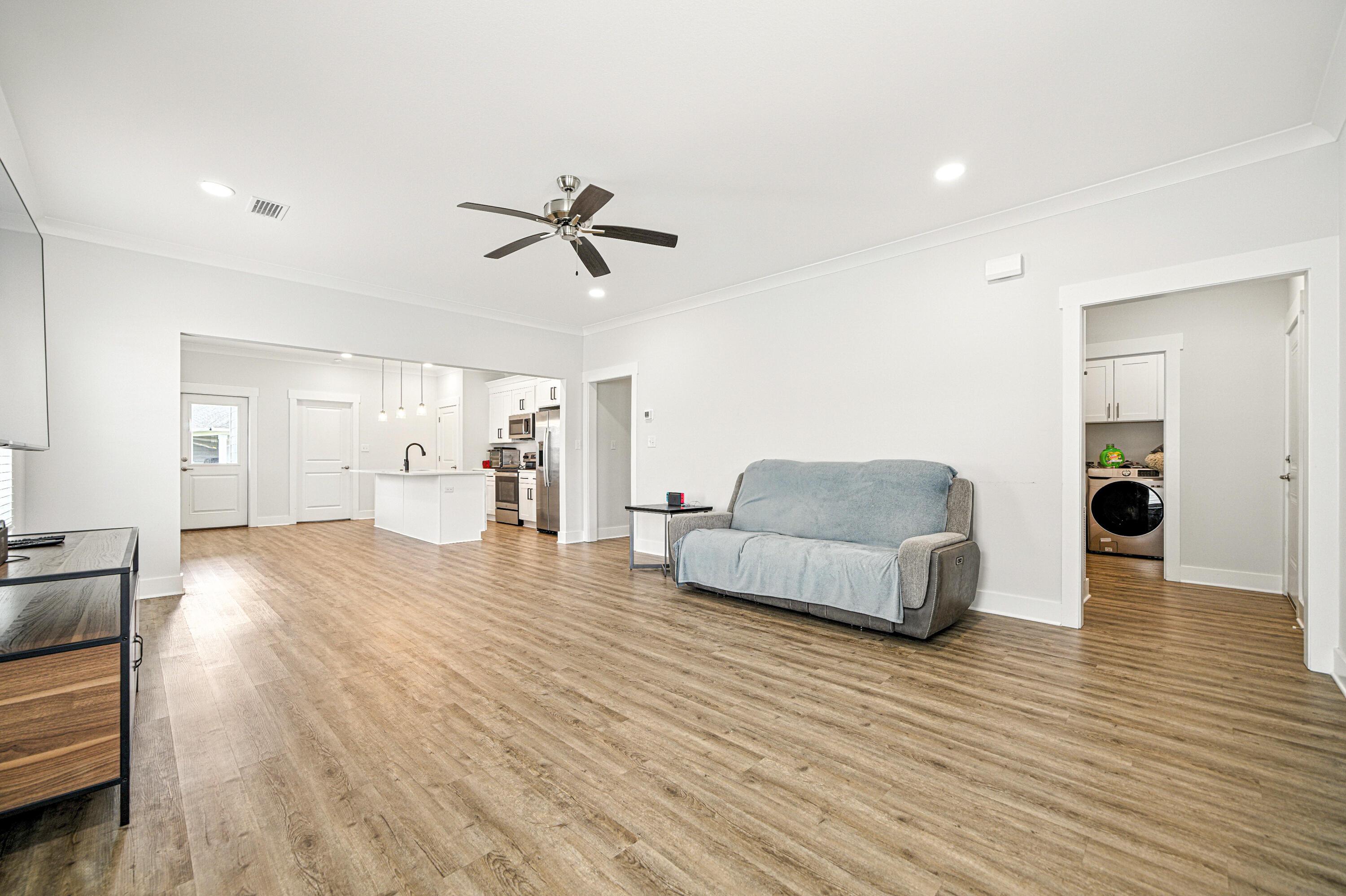 RIVERWALK PH I - Residential Lease