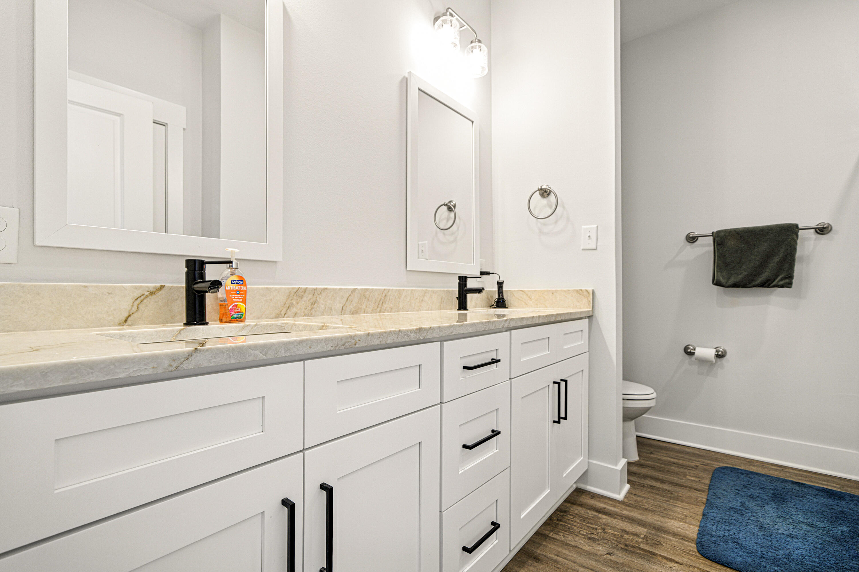 RIVERWALK PH I - Residential Lease