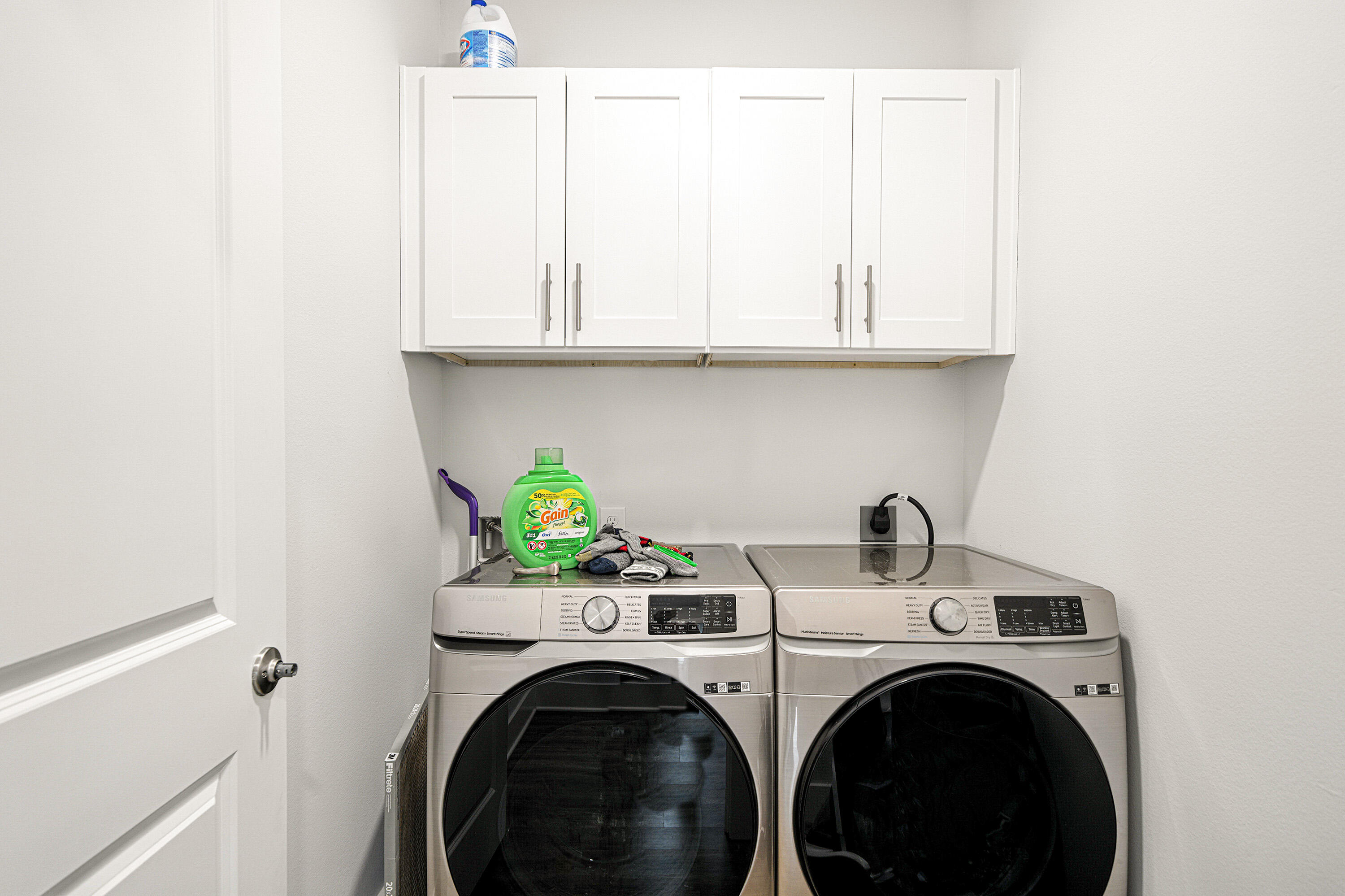 RIVERWALK PH I - Residential Lease