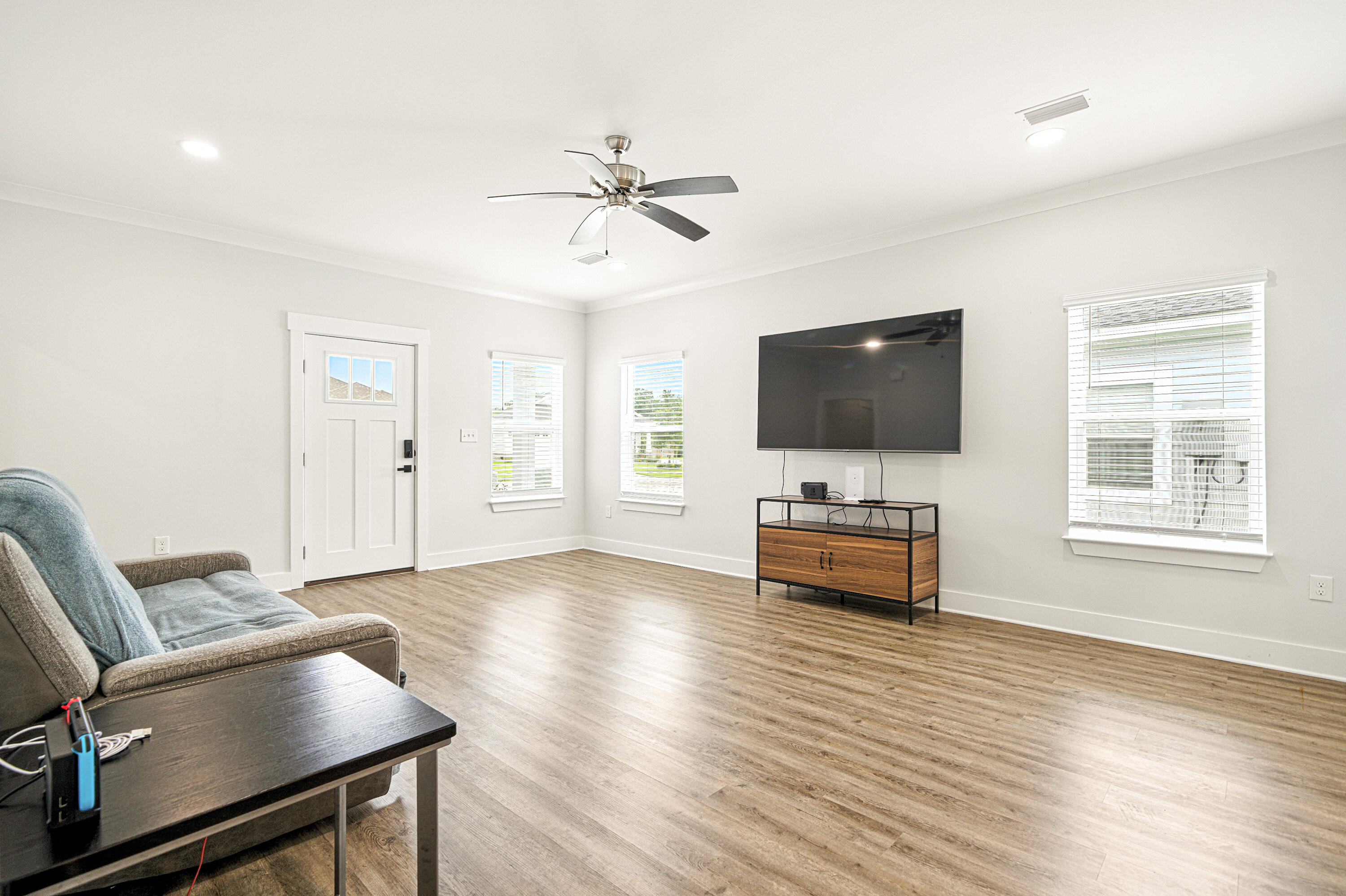 RIVERWALK PH I - Residential Lease