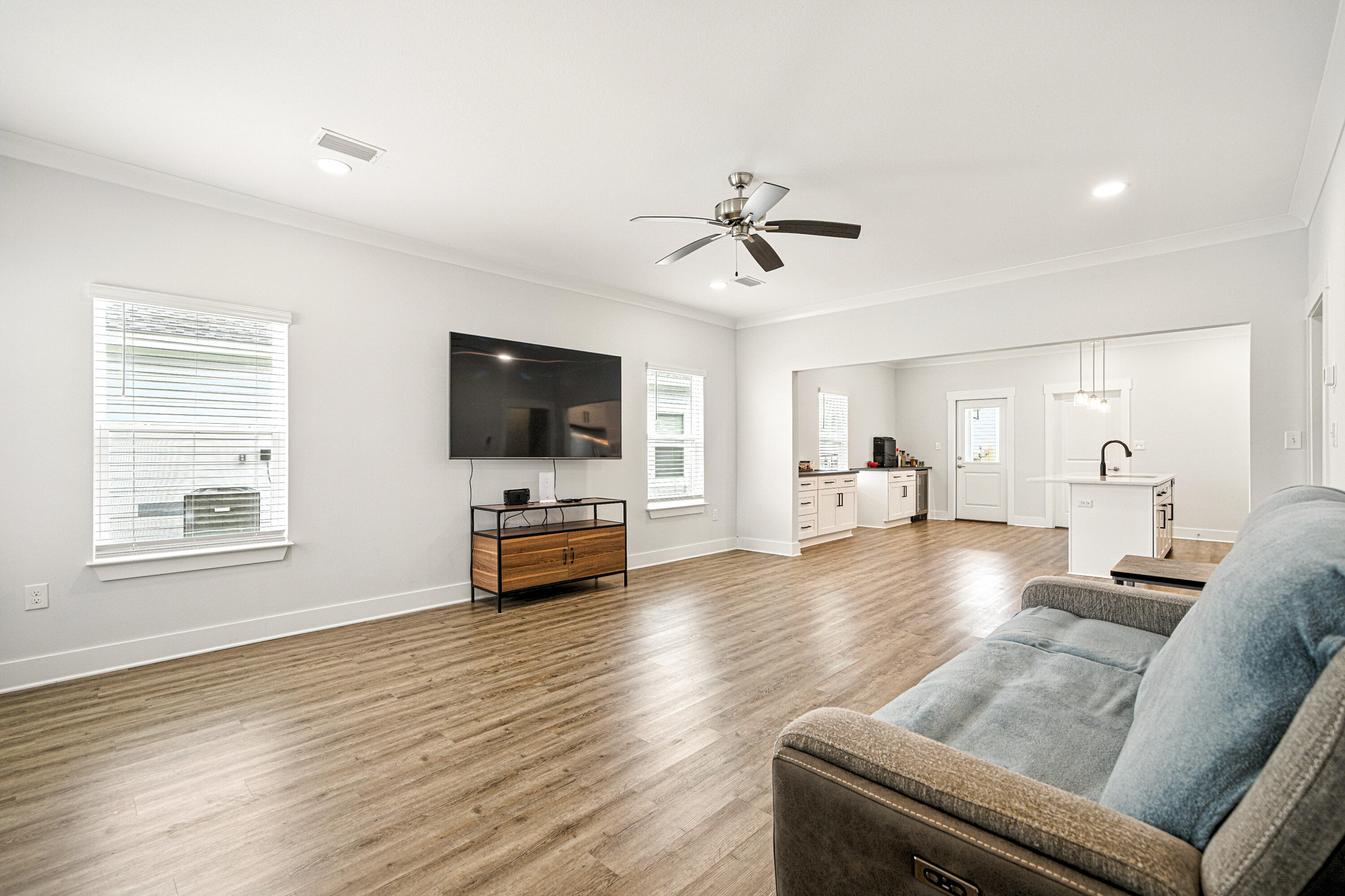 RIVERWALK PH I - Residential Lease
