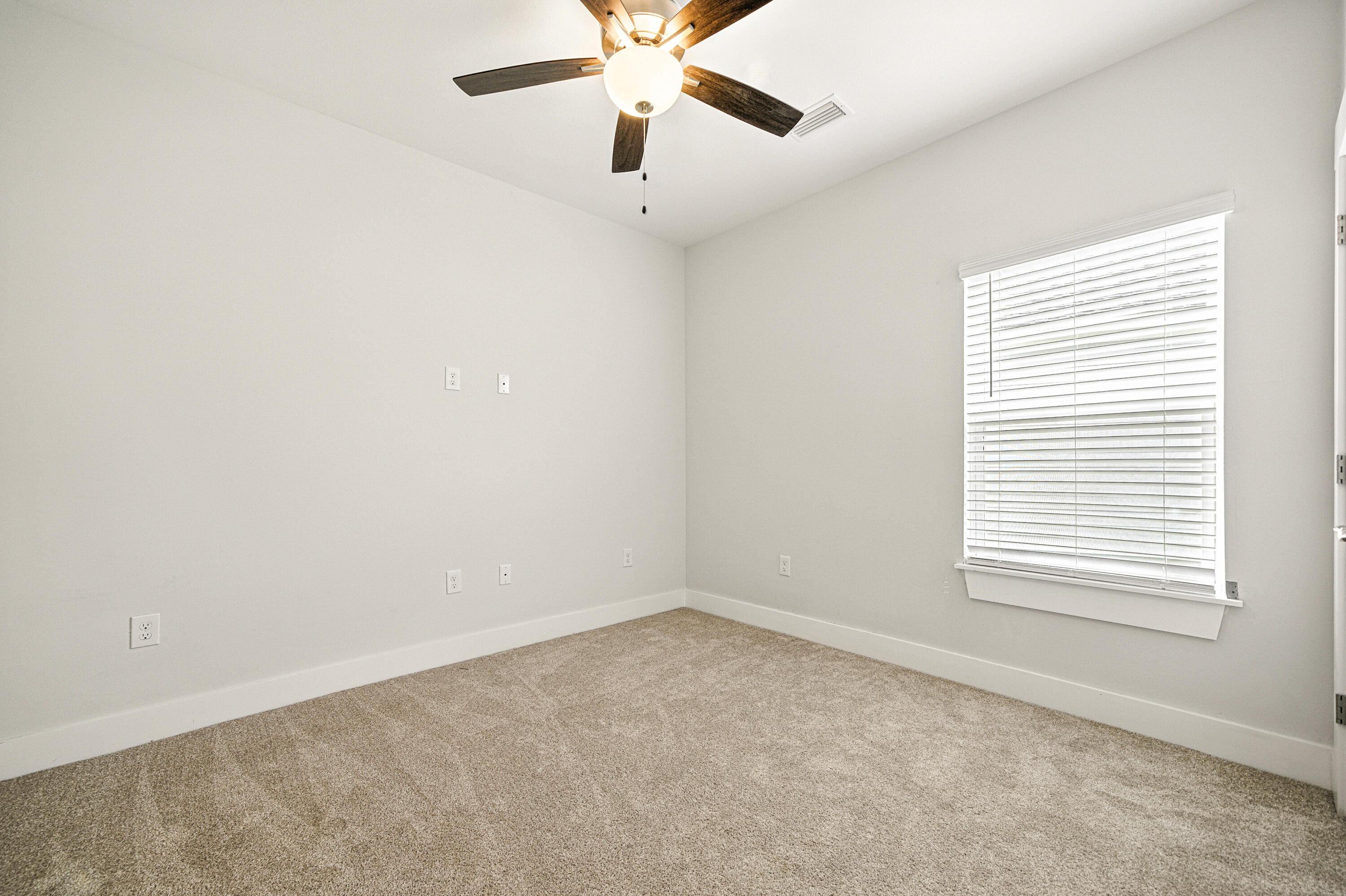 RIVERWALK PH I - Residential Lease