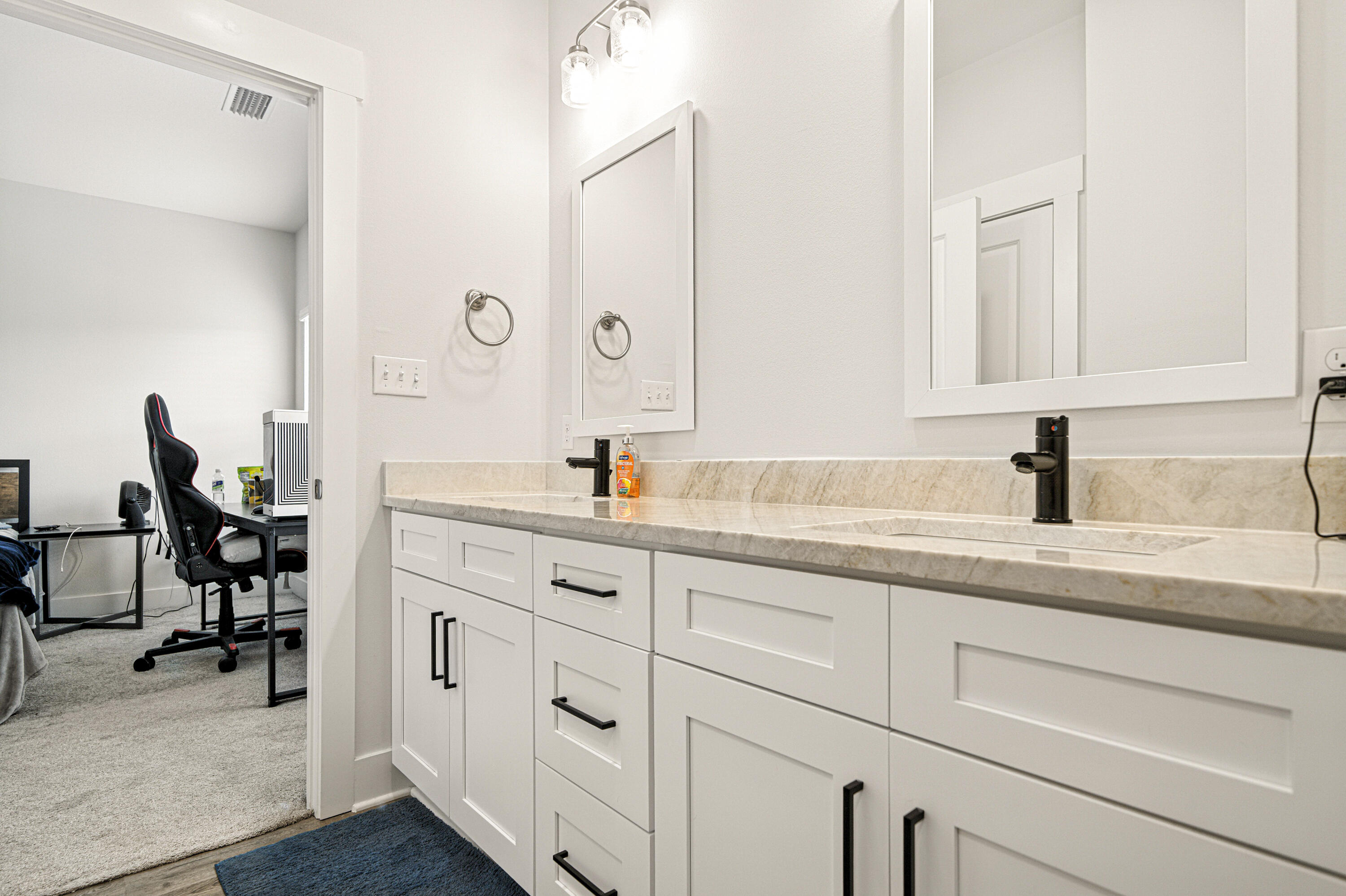 RIVERWALK PH I - Residential Lease