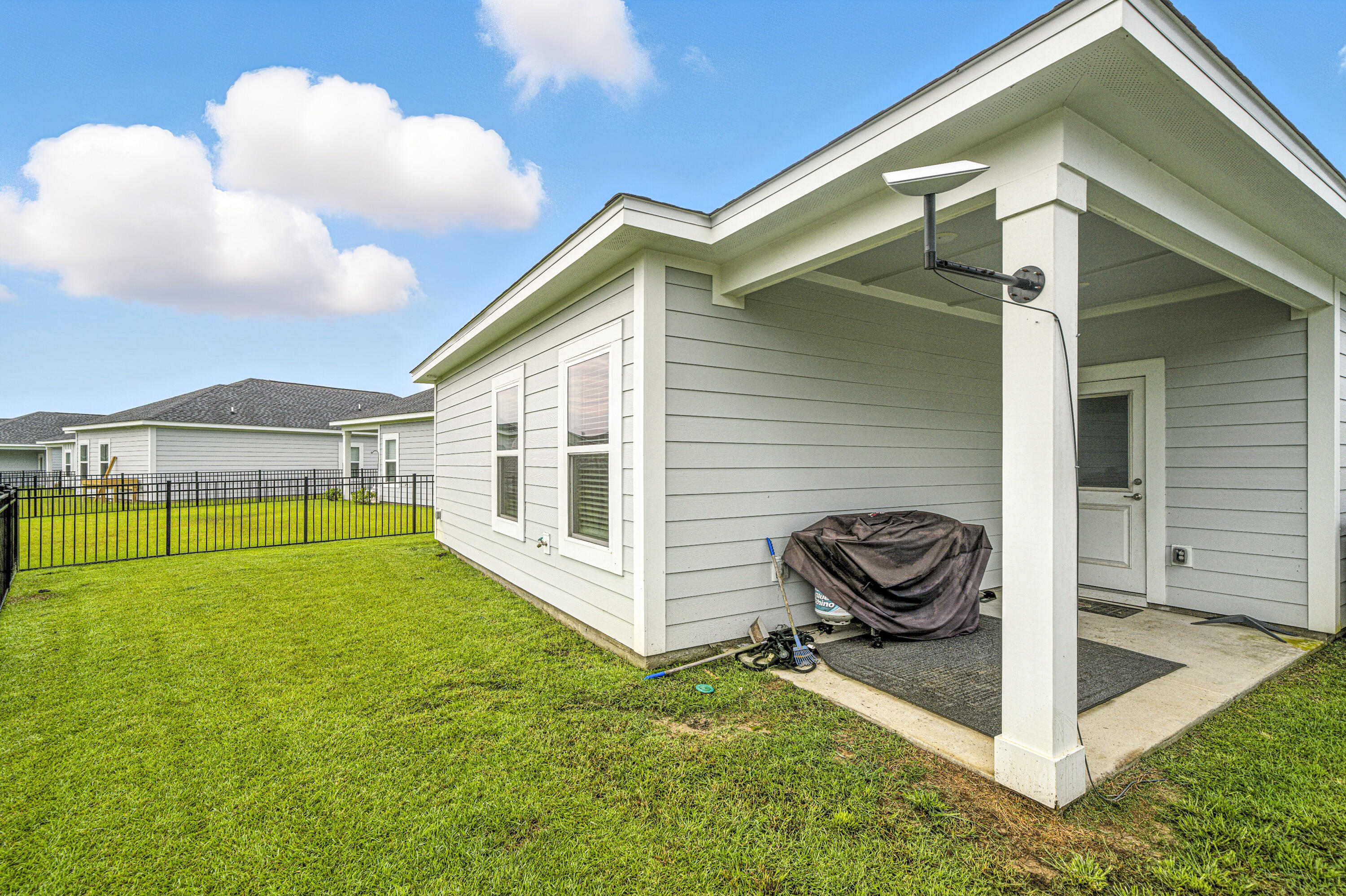 RIVERWALK PH I - Residential Lease