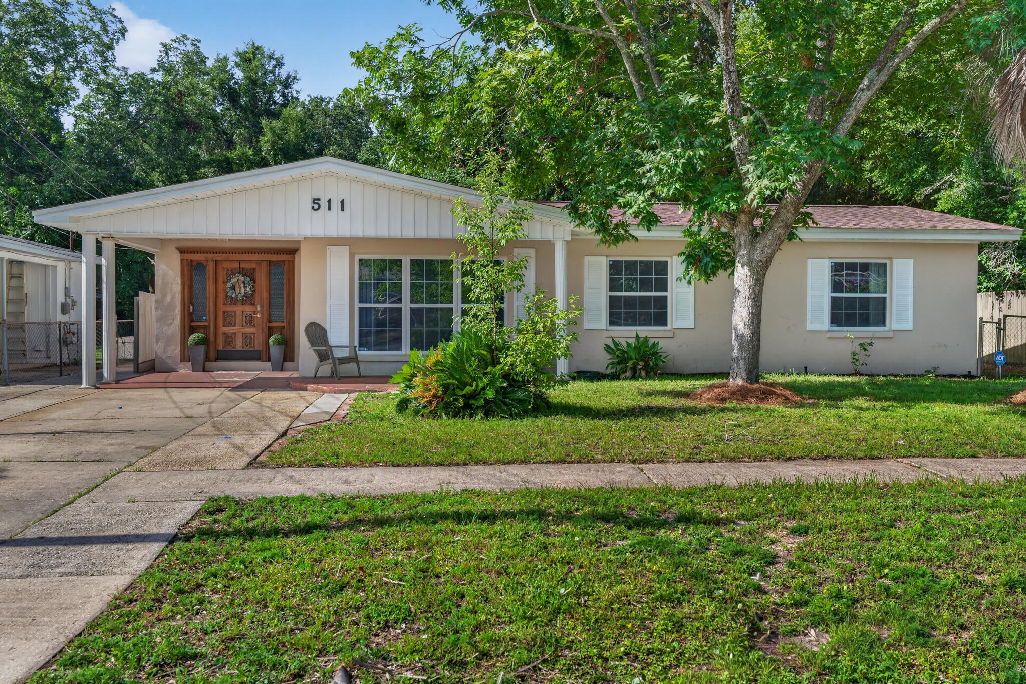 This home is an awesome combination of comfort, style, and functionality. It's perfectly located to travel to Eglin, Hurlburt Field and Destin. Close to the best of what Fort Walton has to offer. With a generous layout of five bedrooms and three bathrooms, this residence is perfectly suited for family living and entertaining. Also has detached living area in back yard with utilities.

Recent updates ensure peace of mind and reduced energy bills via a new roof in 2021, a high-efficiency tankless hot water heater in 2020, a complete overhaul of the AC system and ductwork in 2020, and energy-efficient windows throughout. The main house features a welcoming split floor plan with four bedrooms and two bathrooms, offering privacy and space for everyone.