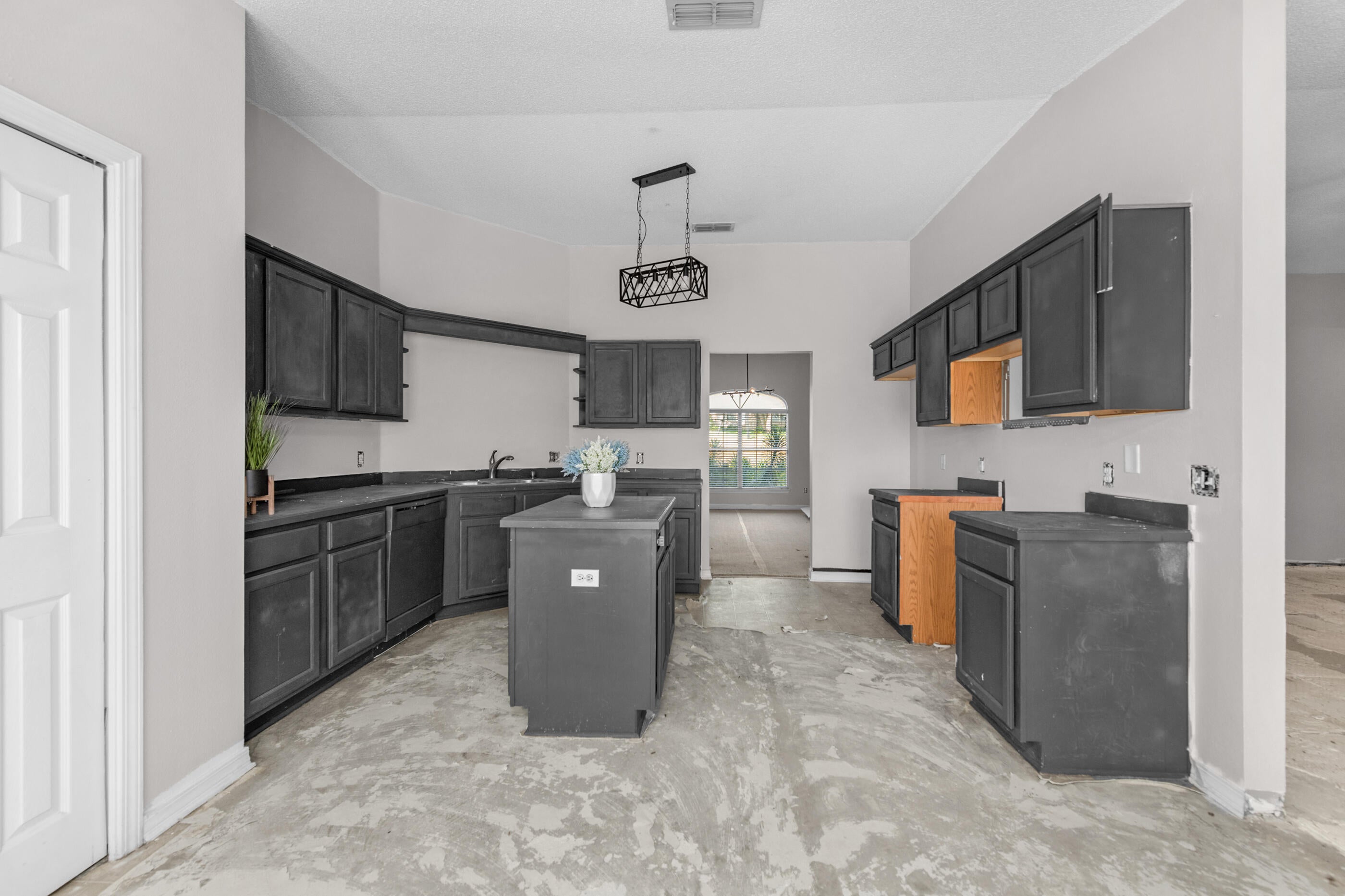 COUNTRYVIEW EST 10TH ADD LOT 75 - Residential
