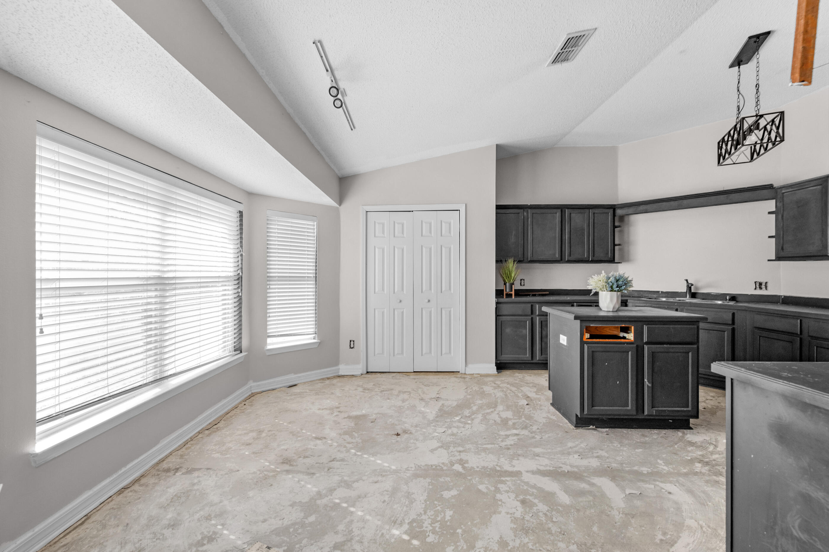 COUNTRYVIEW EST 10TH ADD LOT 75 - Residential