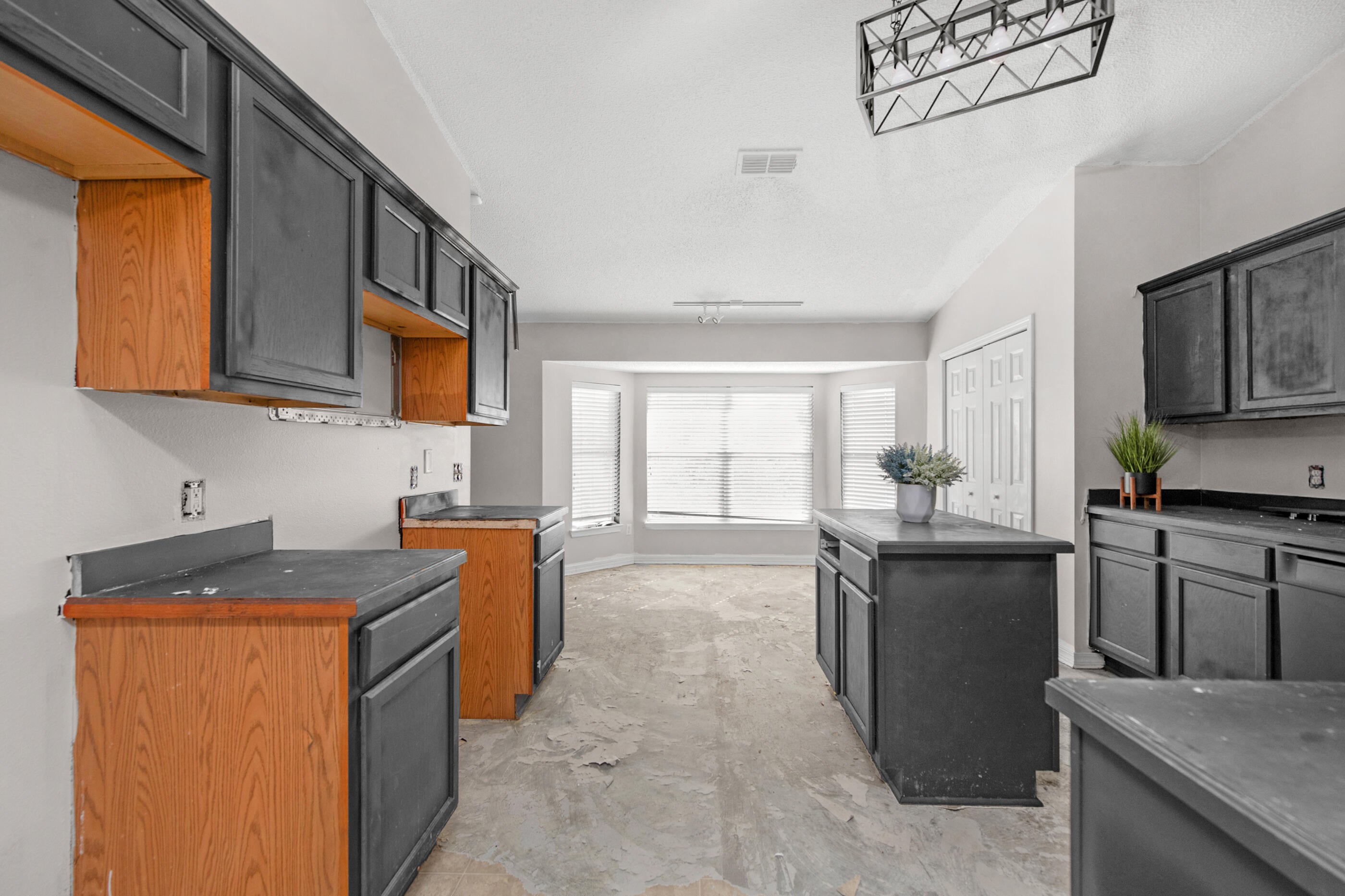 COUNTRYVIEW EST 10TH ADD LOT 75 - Residential