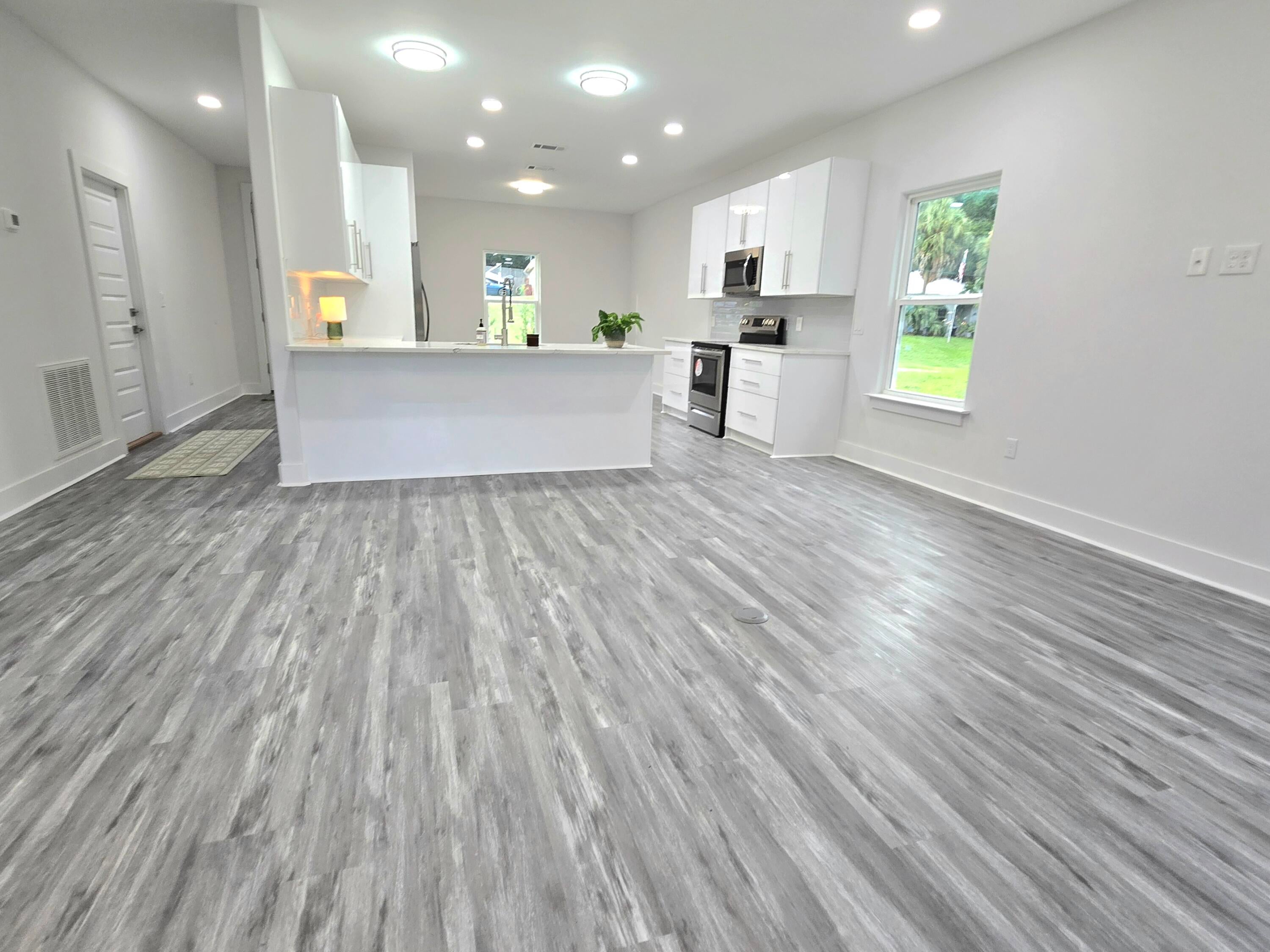 RIVERCHASE S/D - Residential