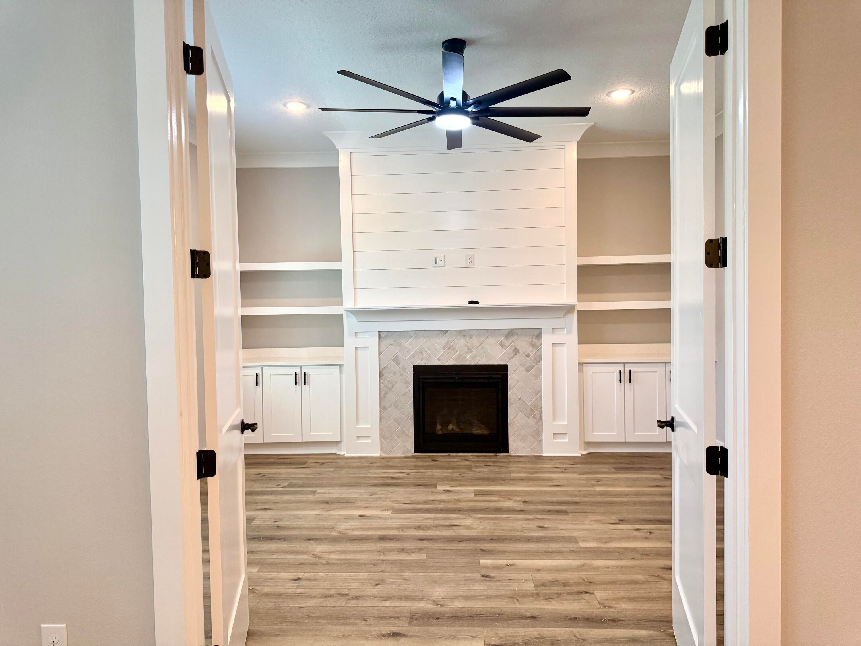 DEER MOSS CREEK - Residential