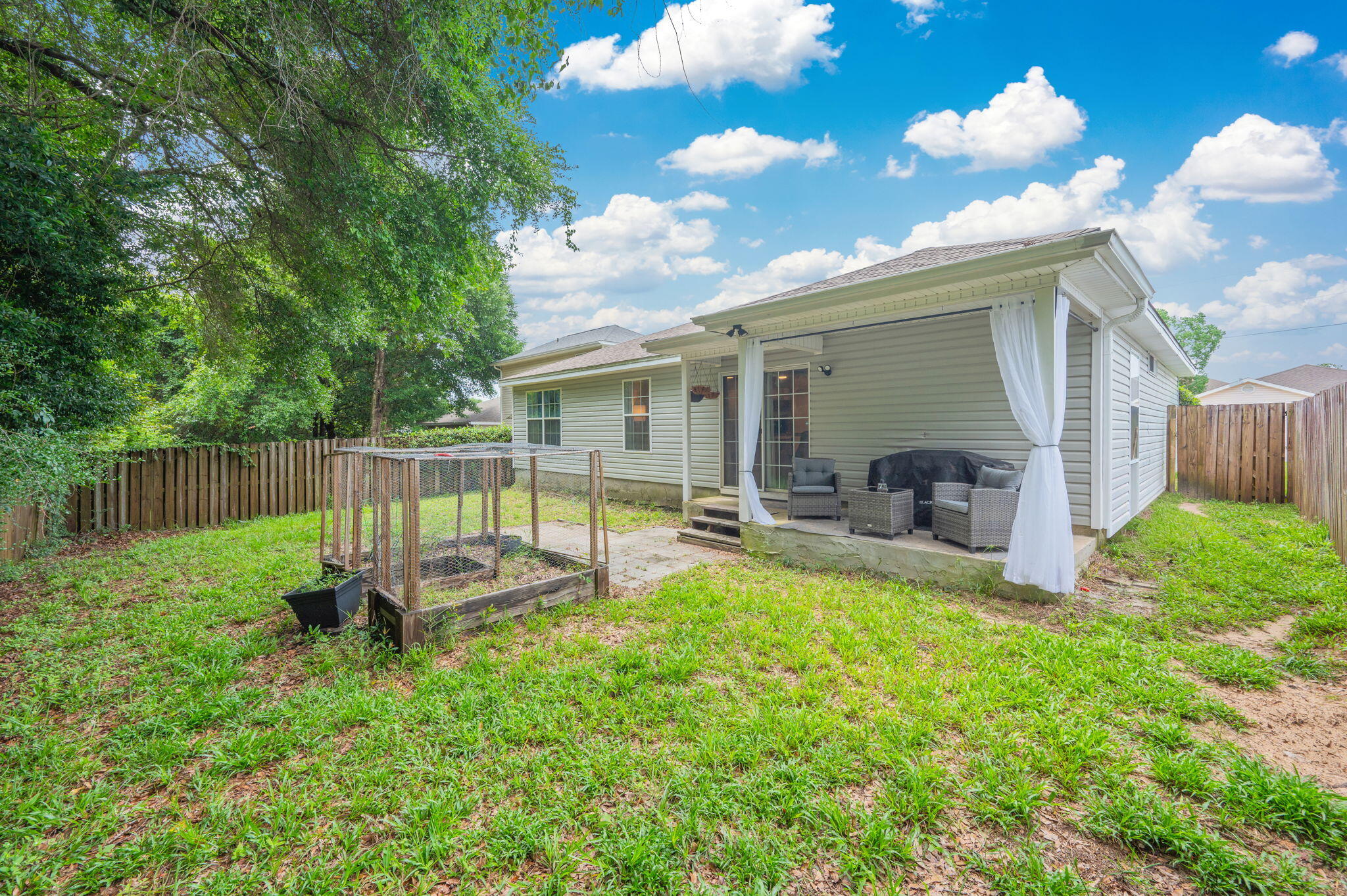 HARLAN SQUARE S/D LOT 10 BLK A - Residential