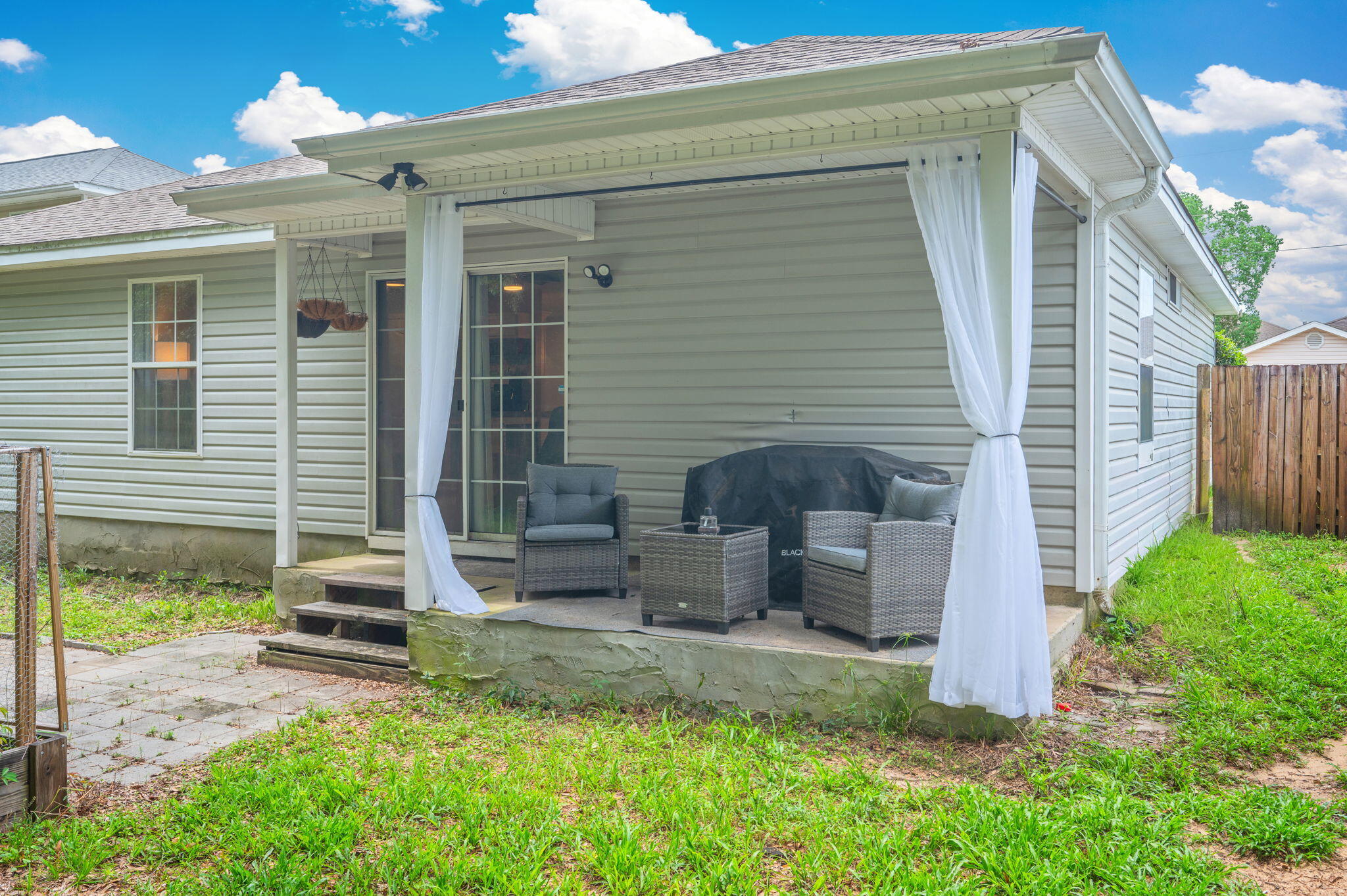 HARLAN SQUARE S/D LOT 10 BLK A - Residential
