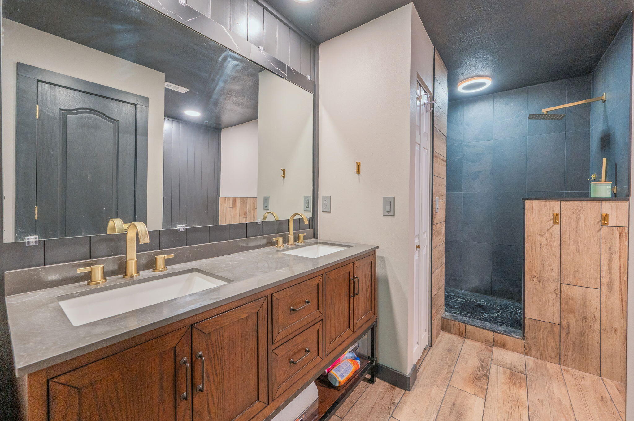 HARLAN SQUARE S/D LOT 10 BLK A - Residential