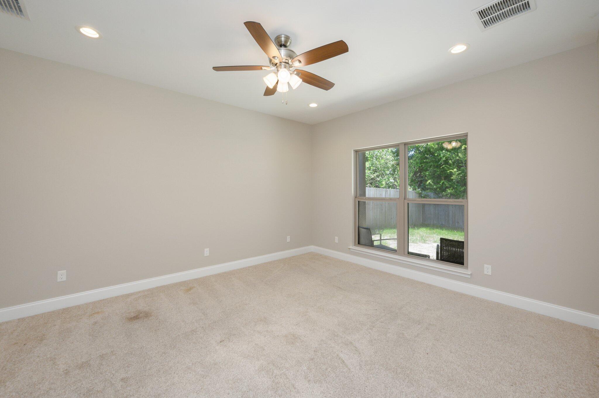 CRESCENT SHORES - Residential