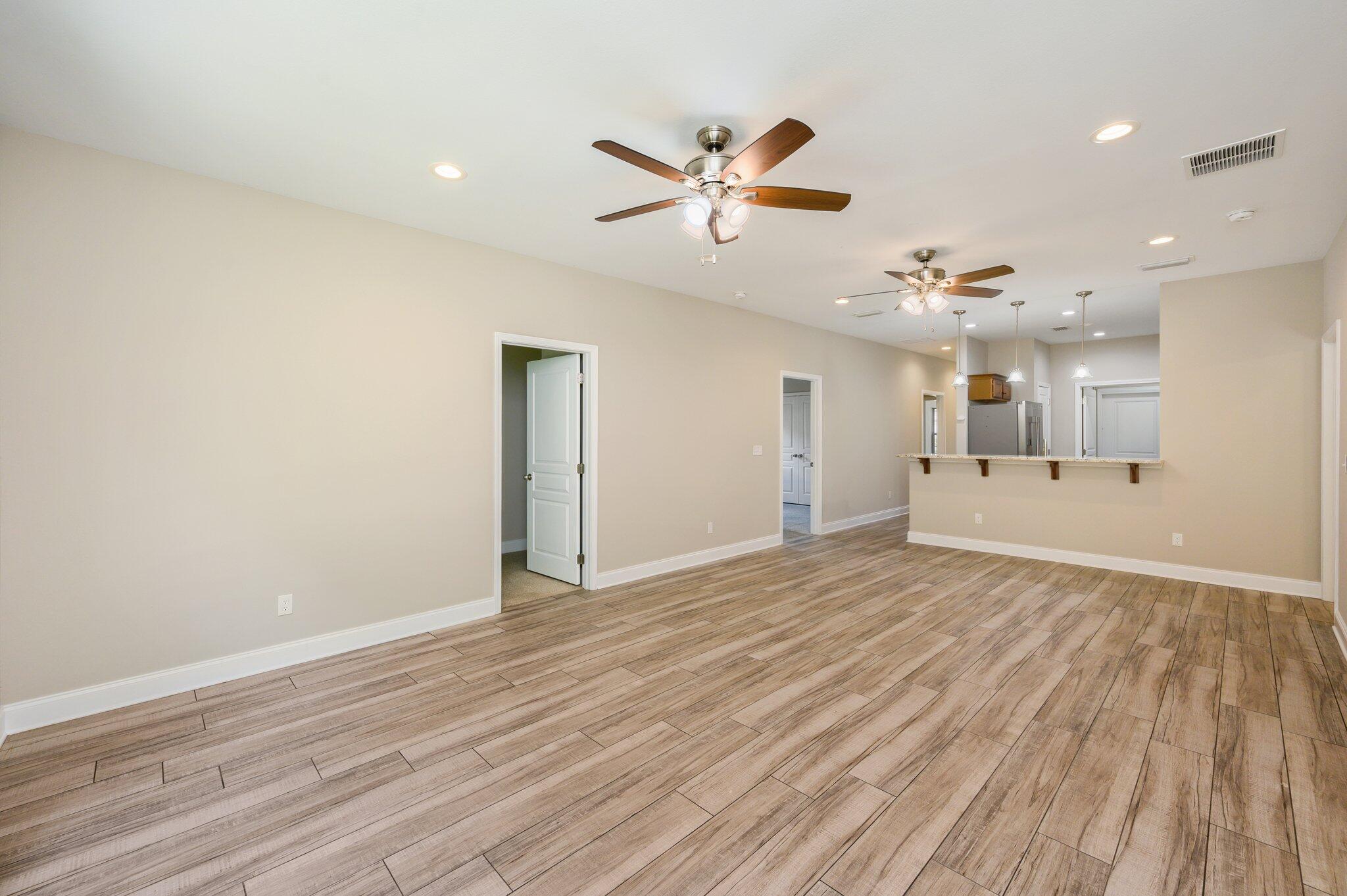 CRESCENT SHORES - Residential