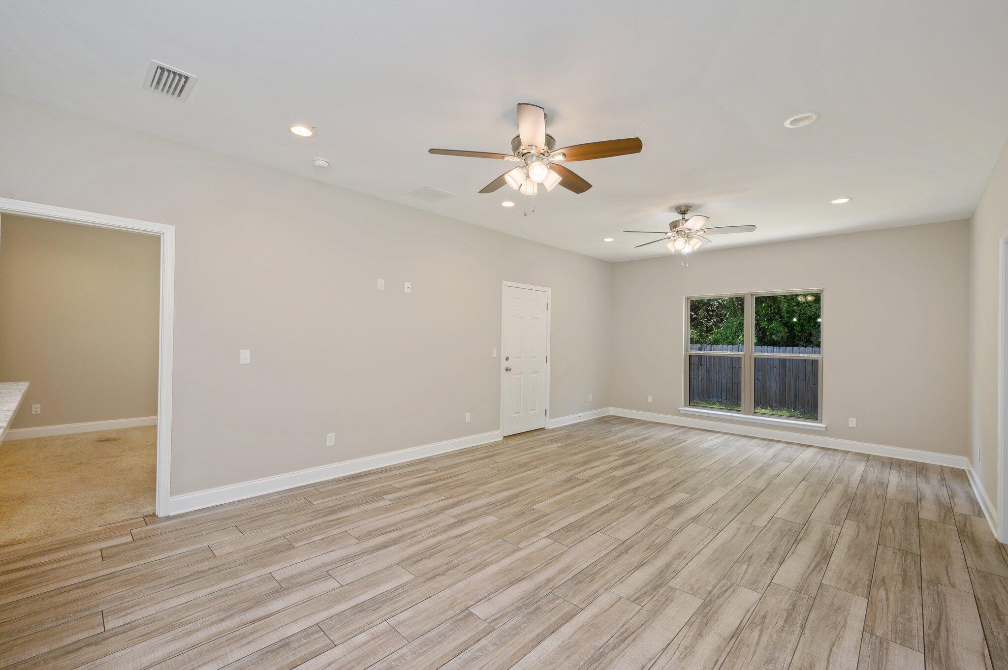 CRESCENT SHORES - Residential