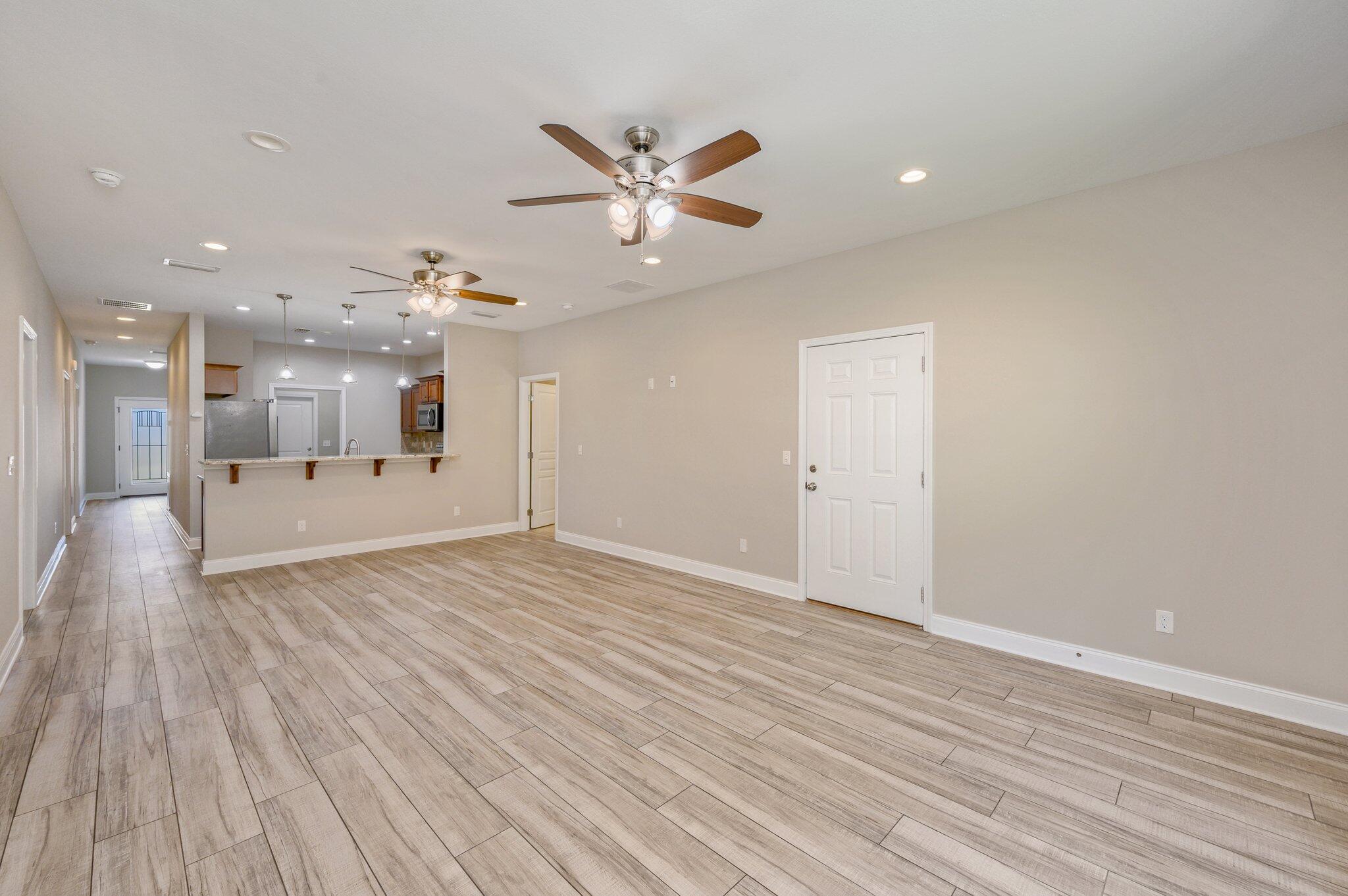 CRESCENT SHORES - Residential
