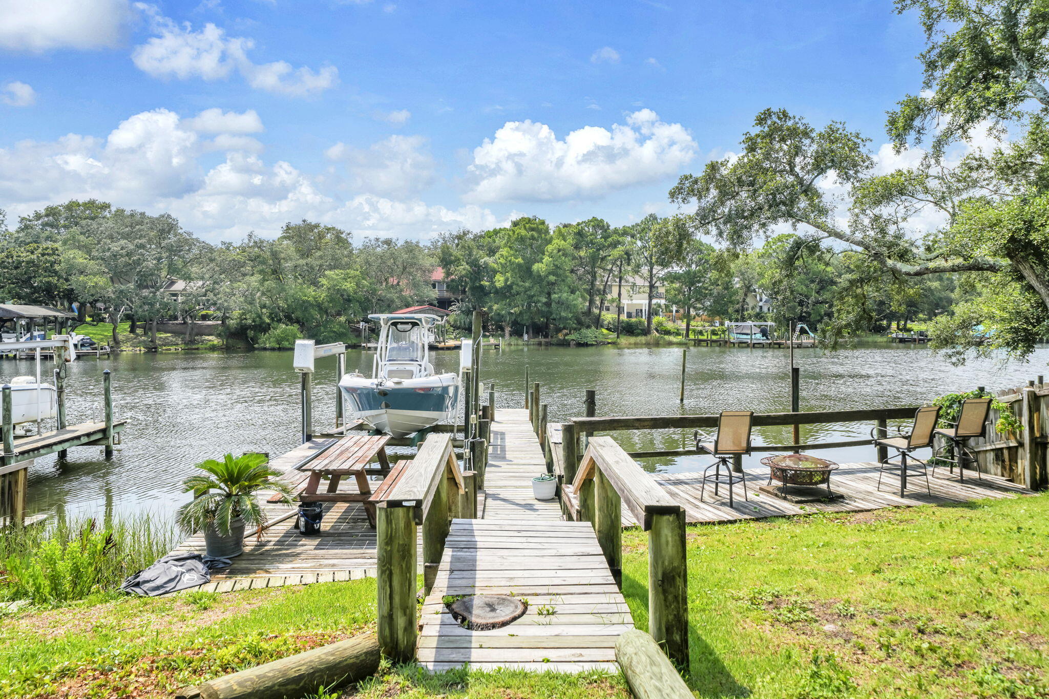 CINCO BAYOU LOTS 8 BLK 6 - Residential