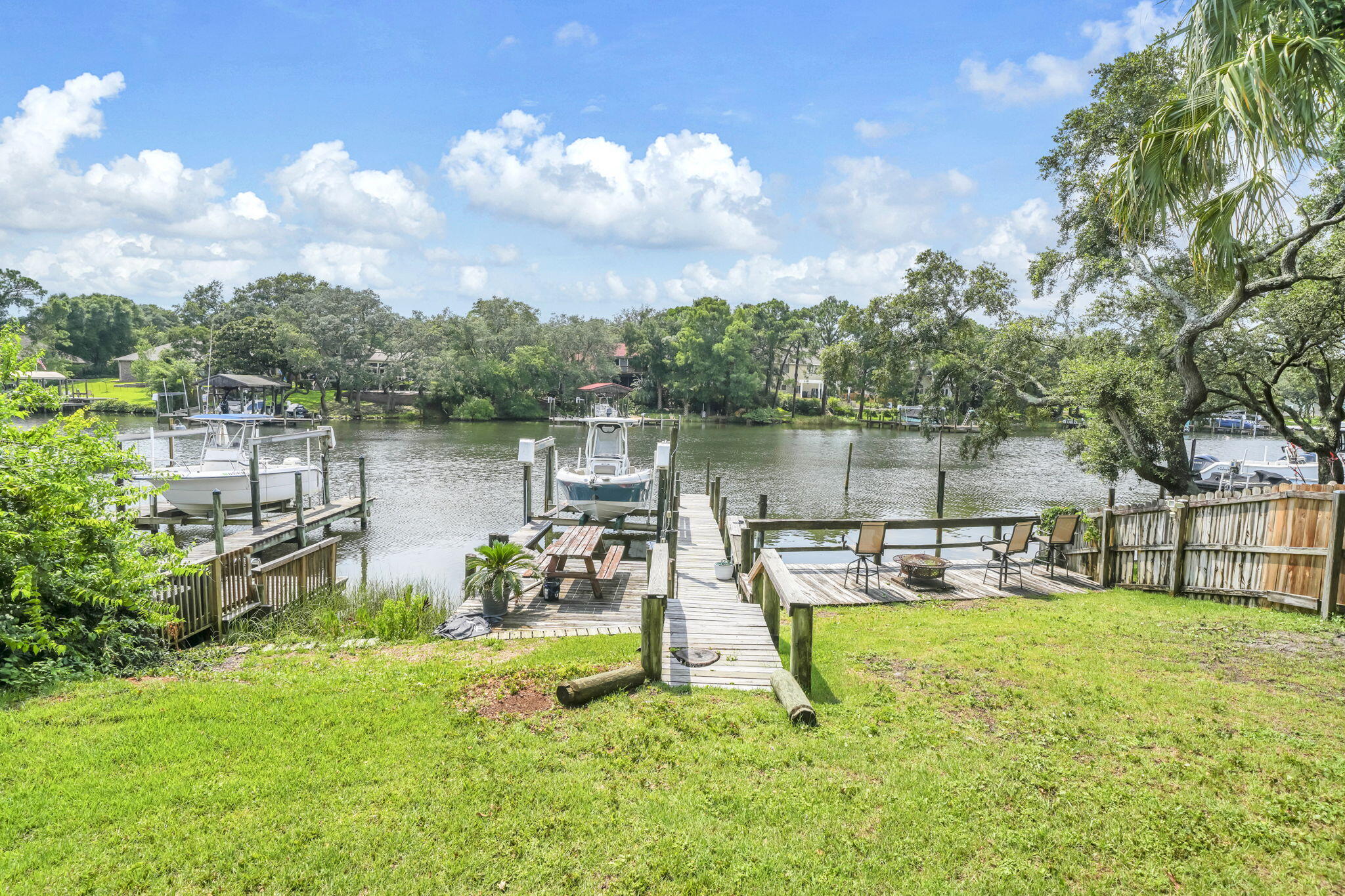 CINCO BAYOU LOTS 8 BLK 6 - Residential