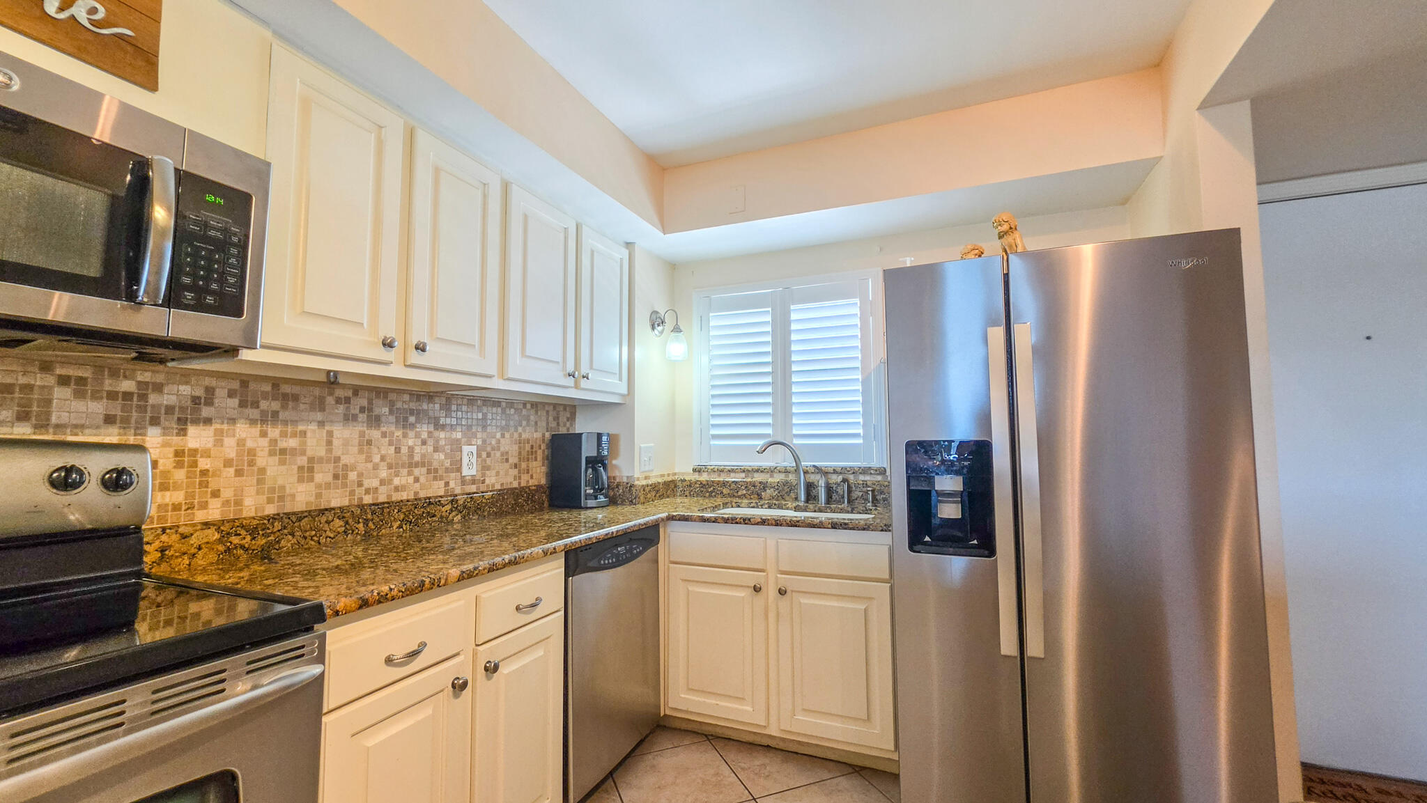 EL MATADOR CONDO - Residential