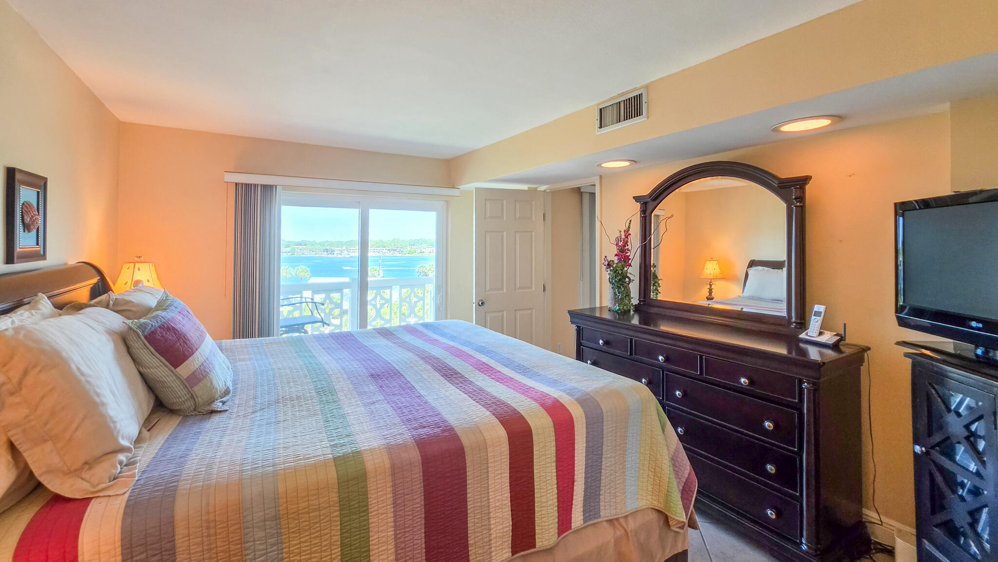 EL MATADOR CONDO - Residential