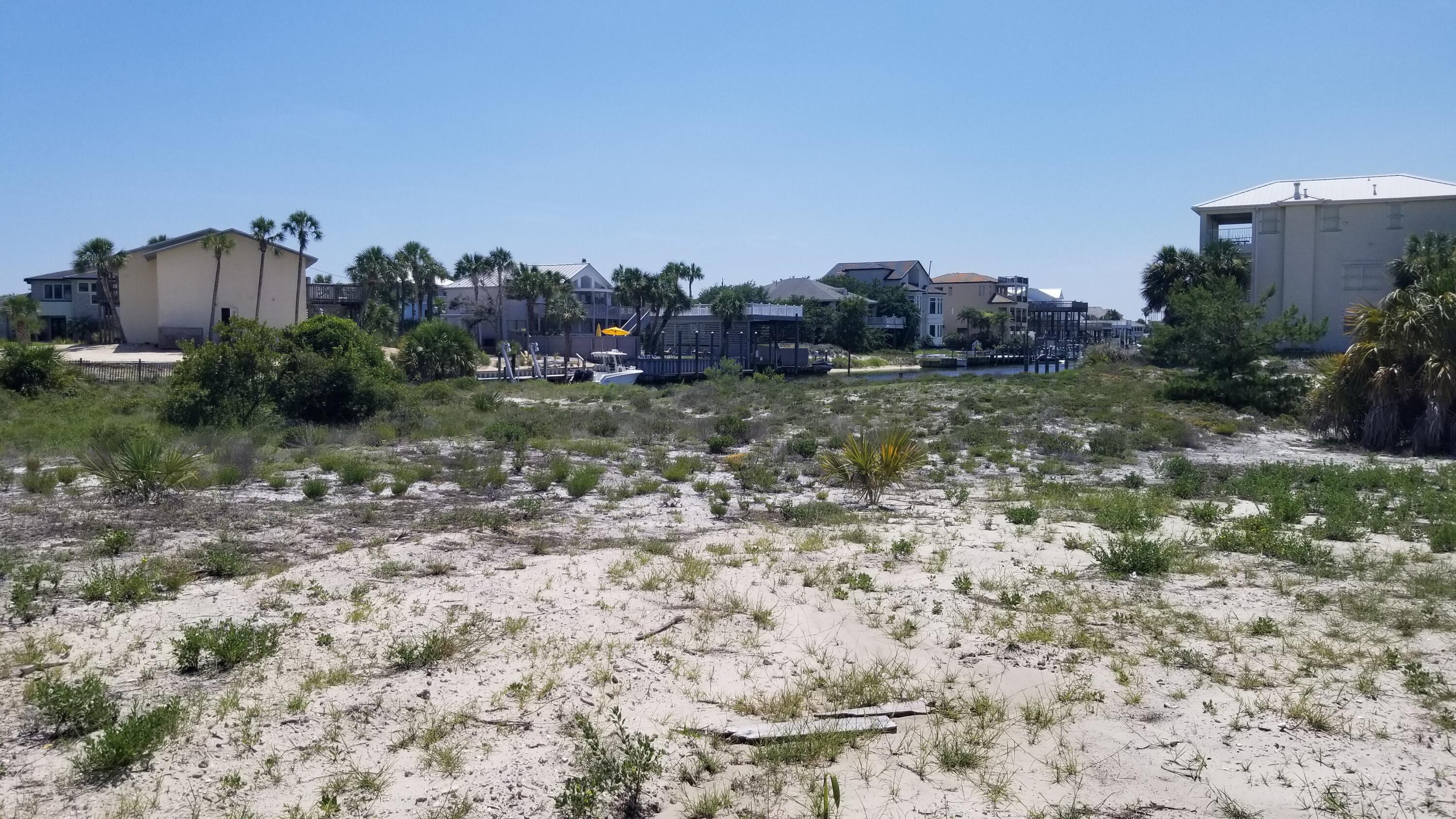HOLIDAY ISLE - Land