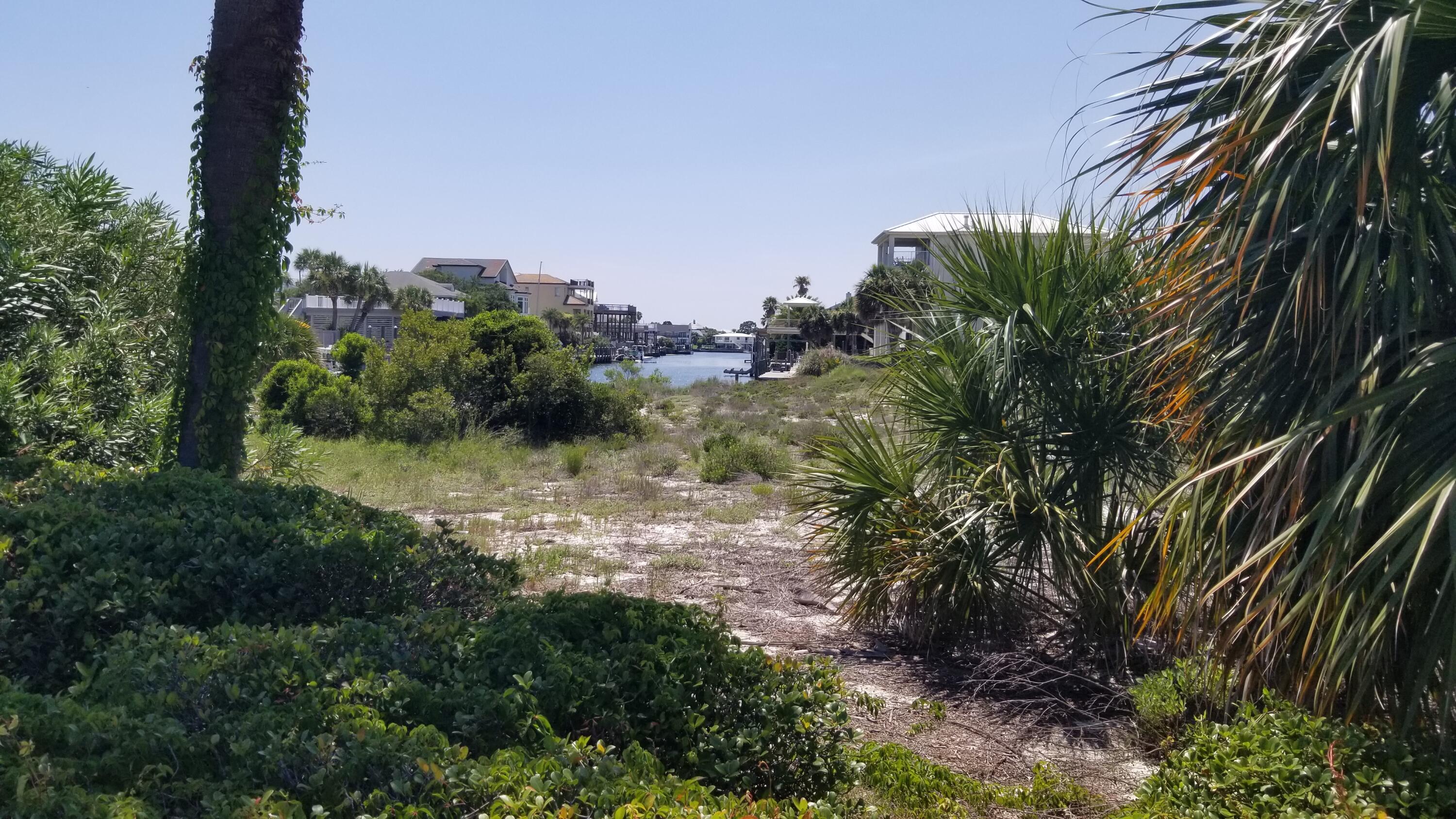 HOLIDAY ISLE - Land