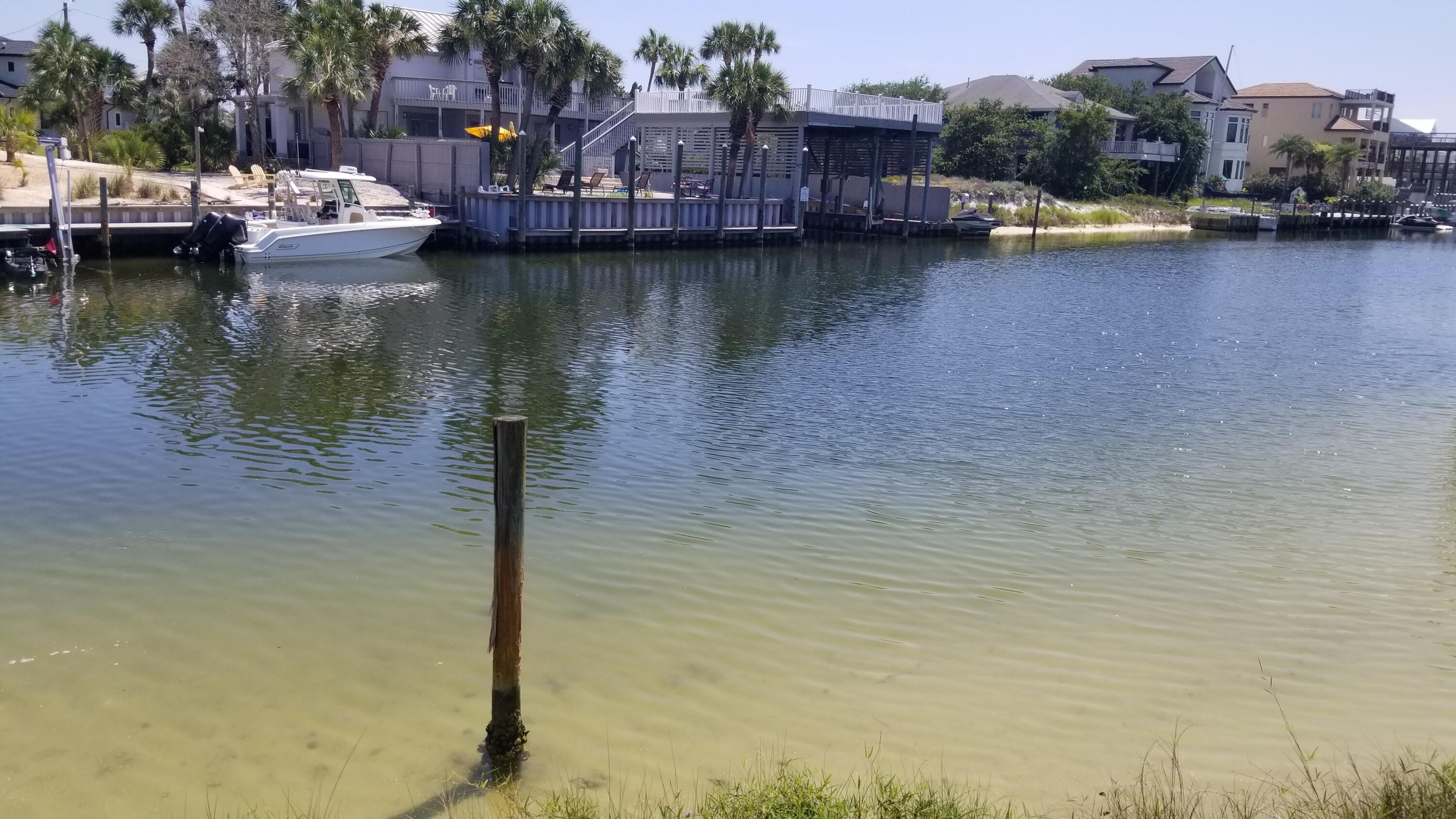 HOLIDAY ISLE - Land