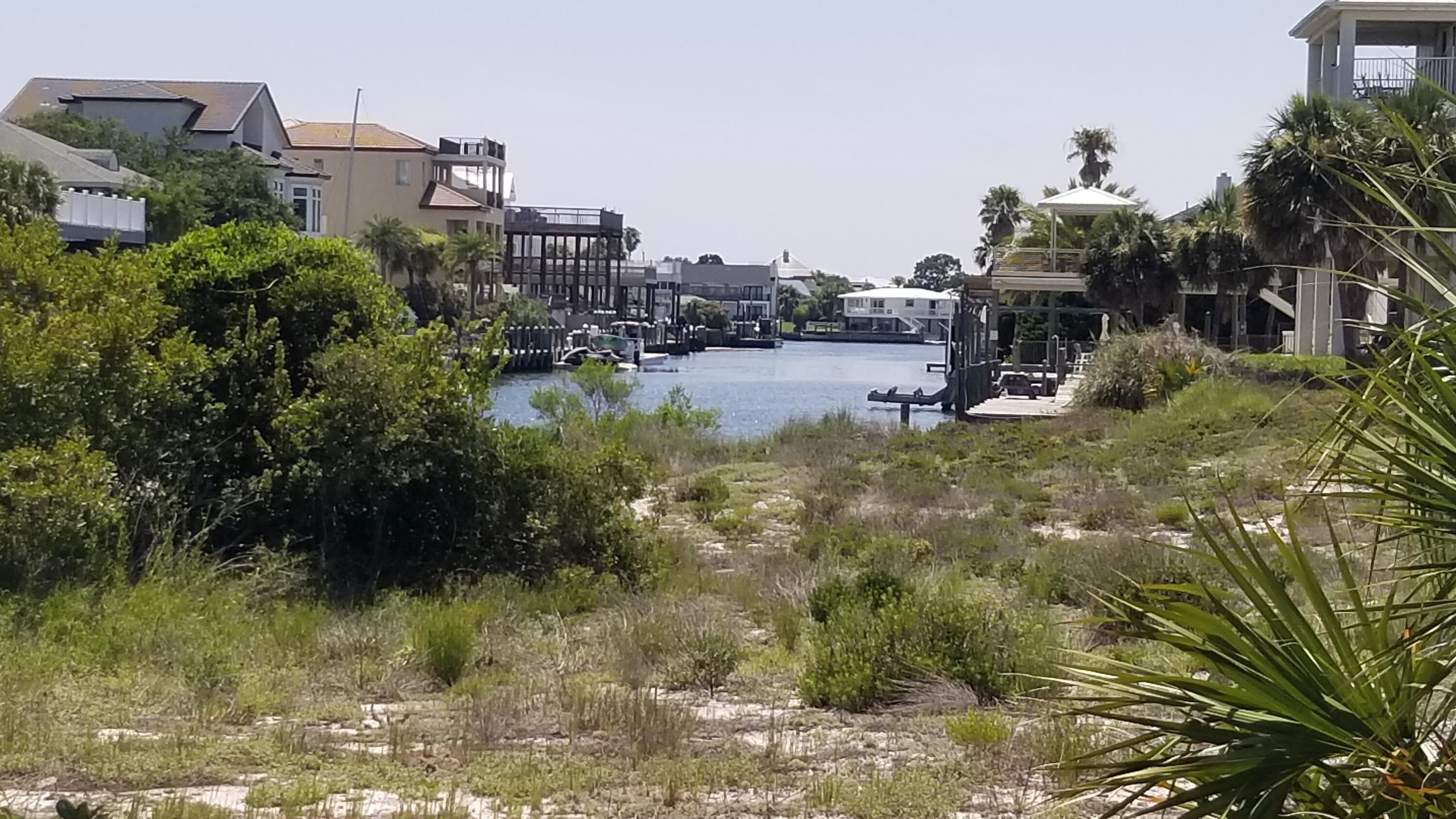 HOLIDAY ISLE - Land