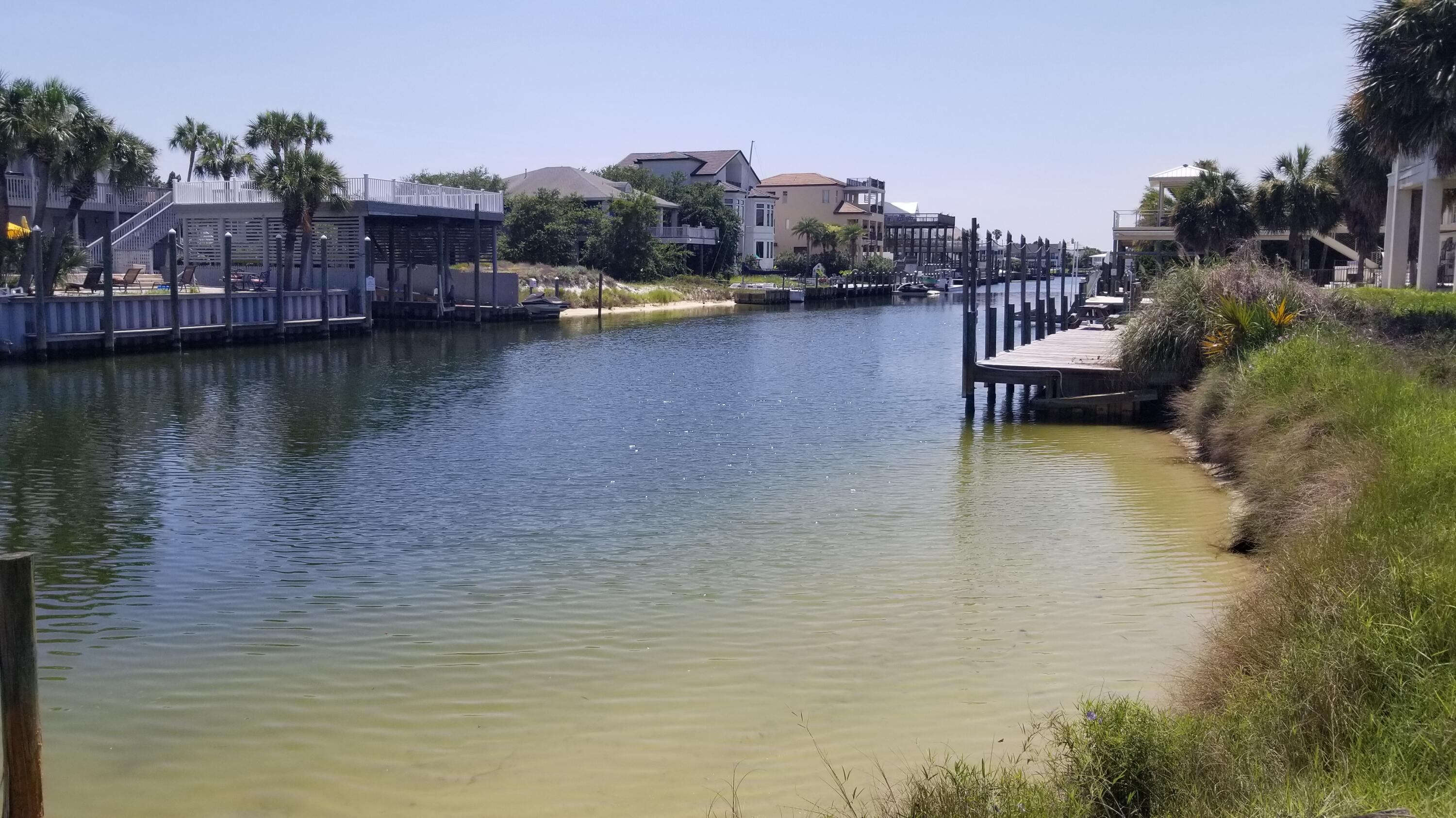 HOLIDAY ISLE - Land