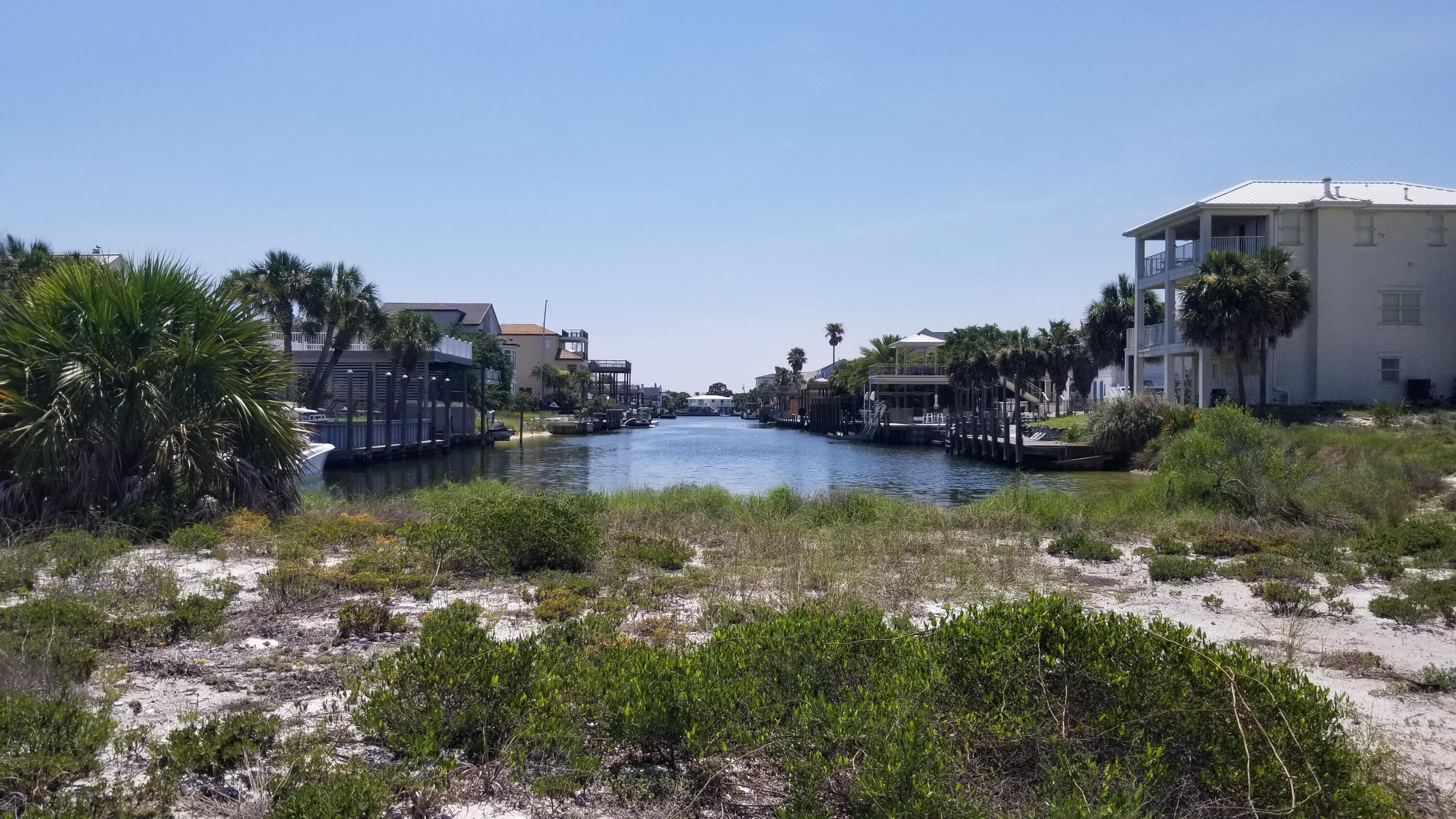 HOLIDAY ISLE - Land