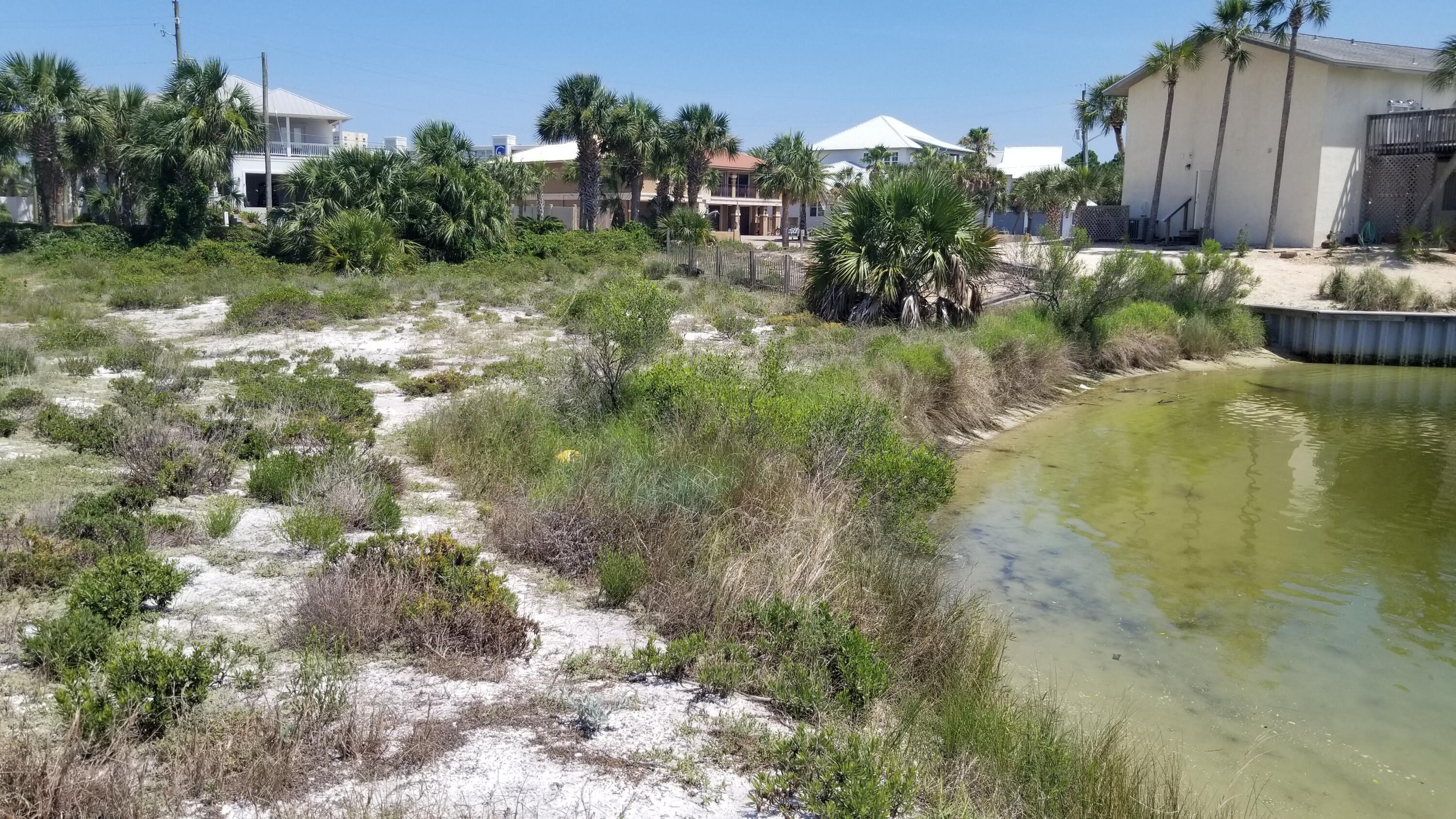 HOLIDAY ISLE - Land