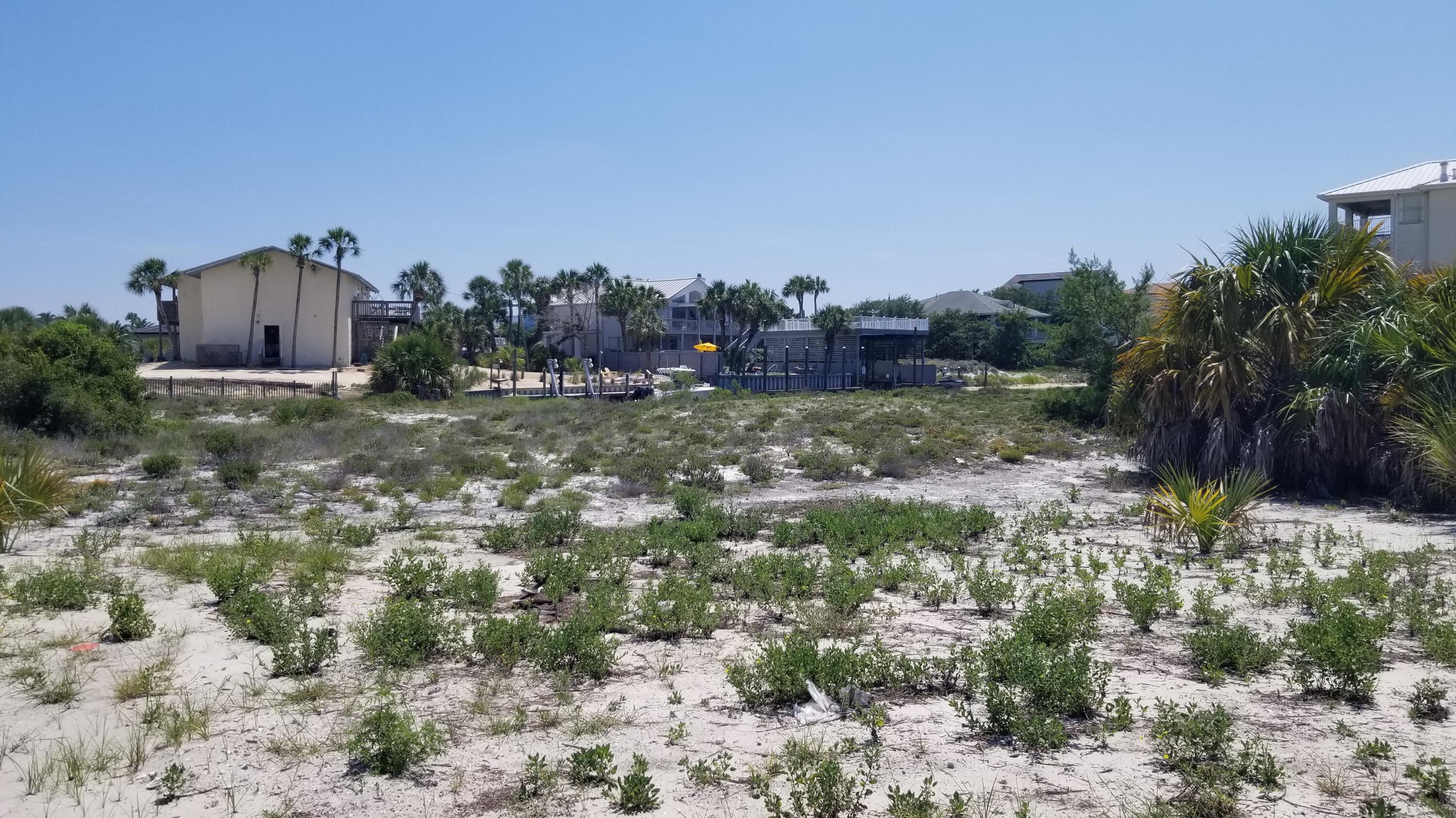 HOLIDAY ISLE - Land