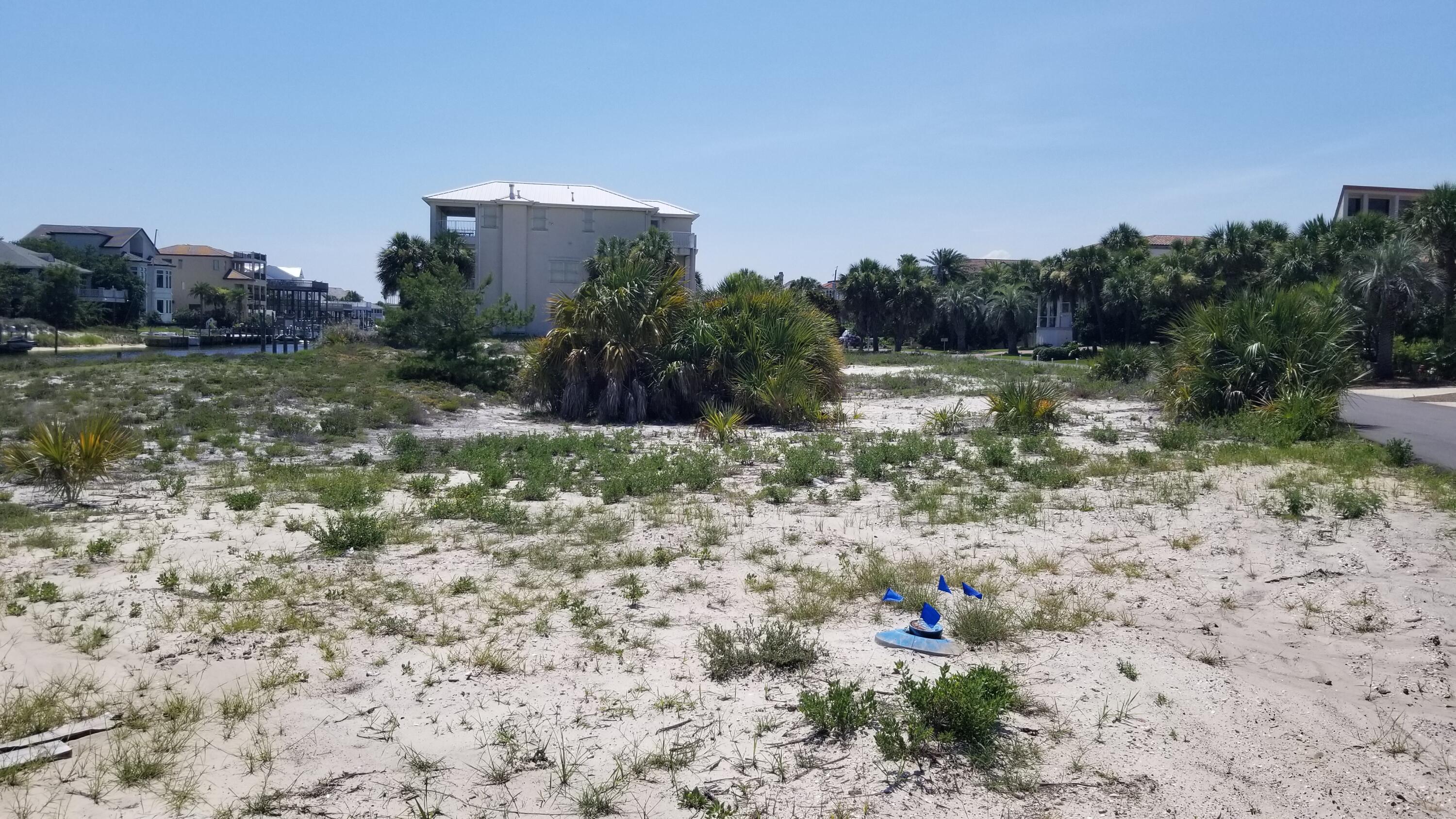 HOLIDAY ISLE - Land
